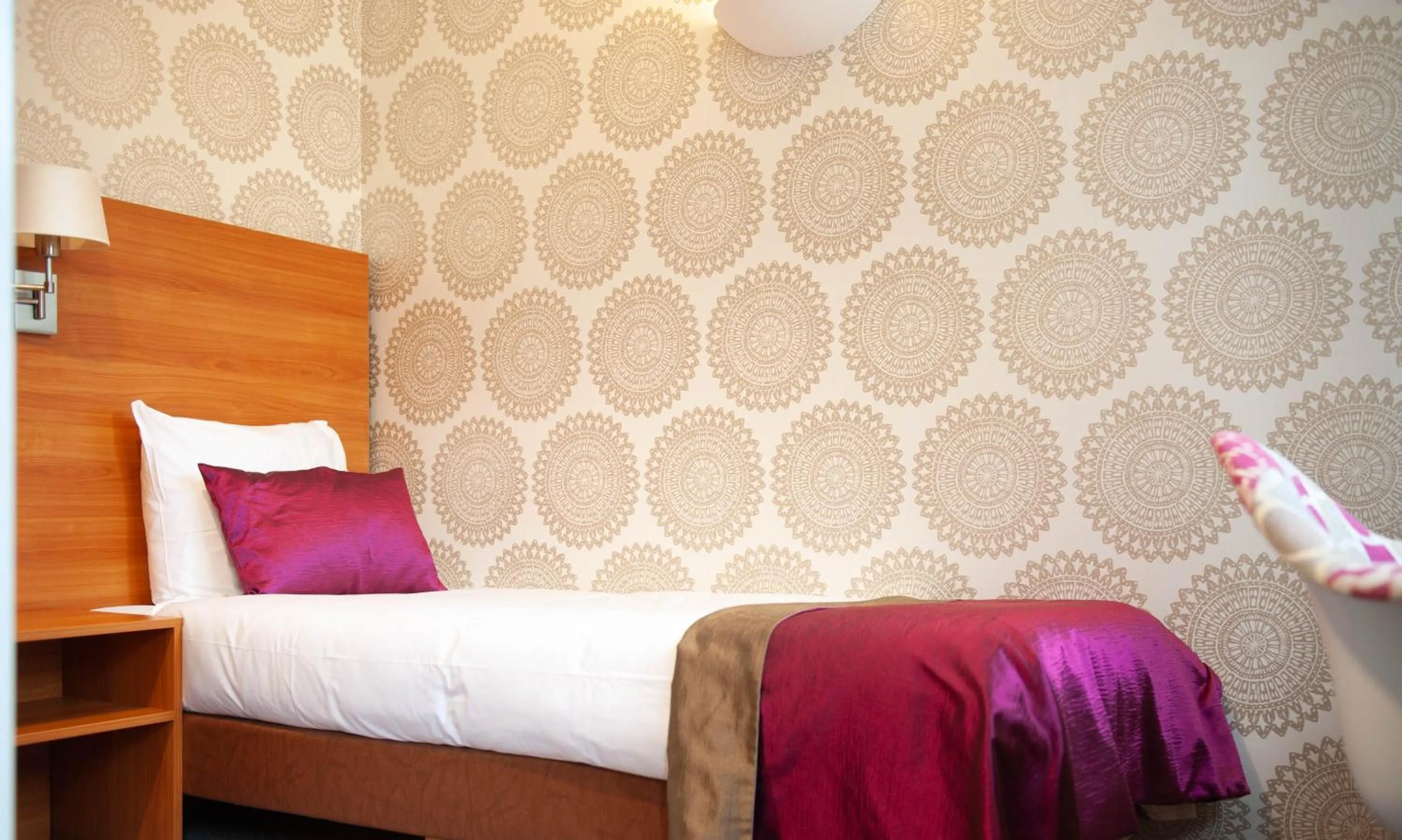 Bed in Hotel Kontakt der Kontinenten