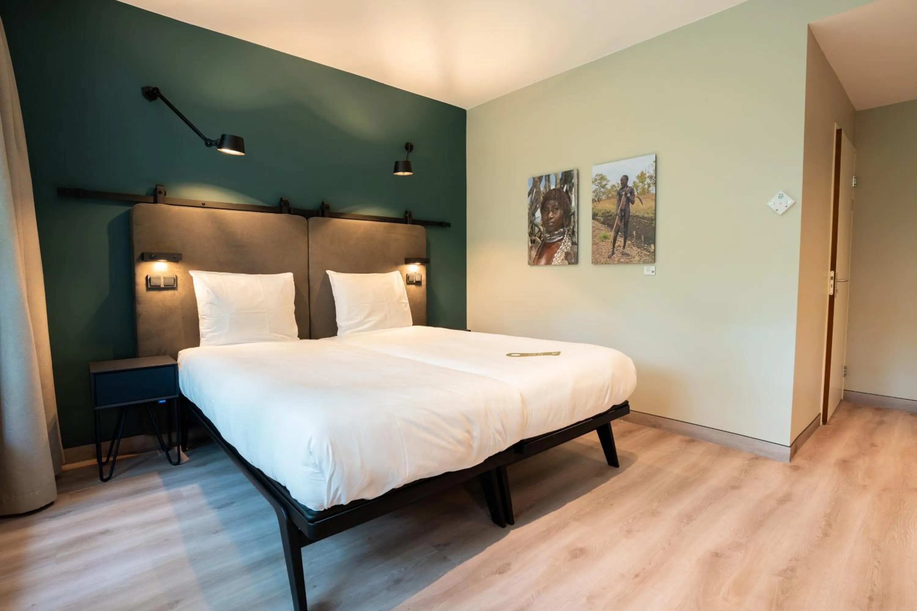 Bedroom, Bed in Hotel Kontakt der Kontinenten