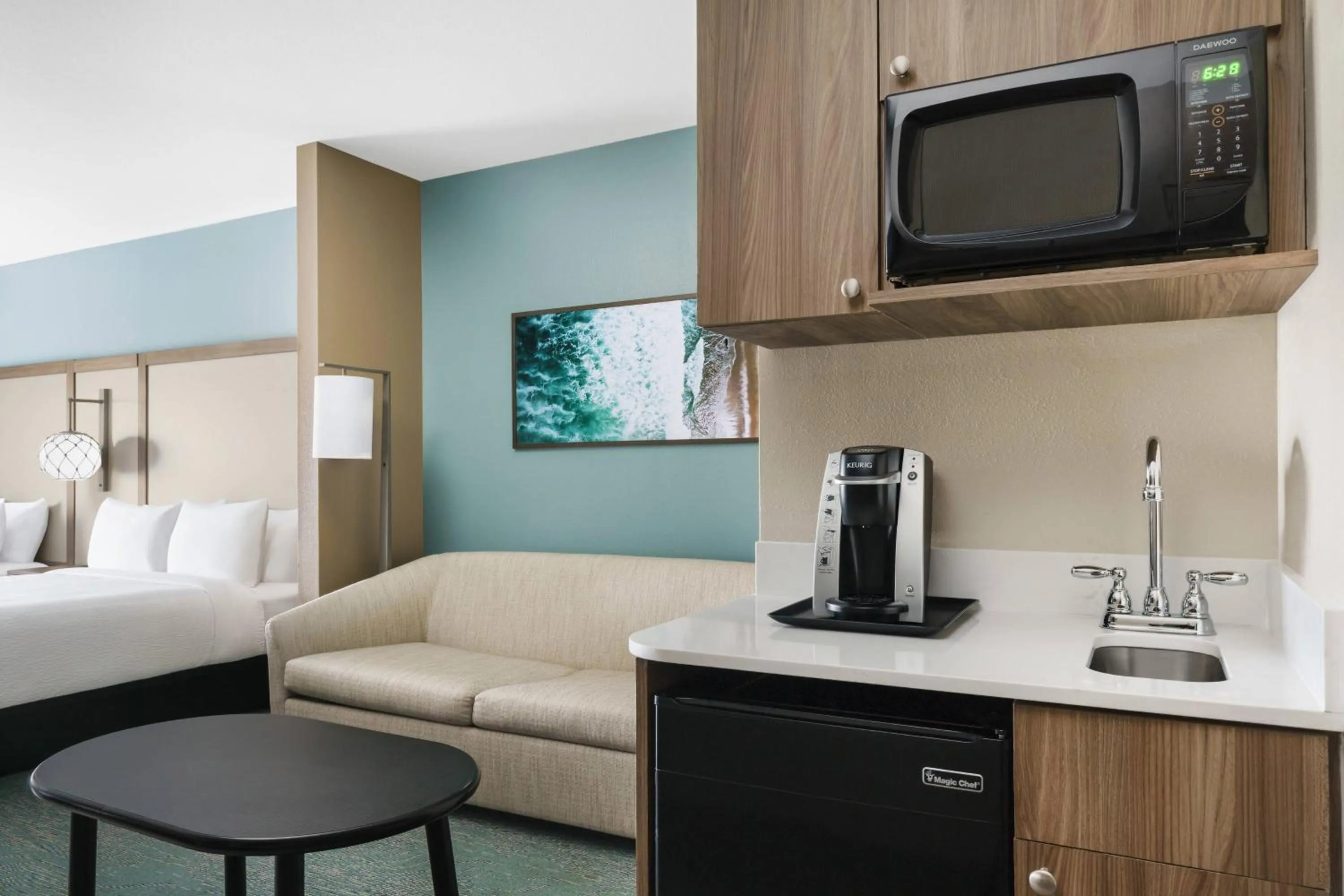 Photo of the whole room, Bed in Fairfield by Marriott Inn & Suites Marathon Florida Keys