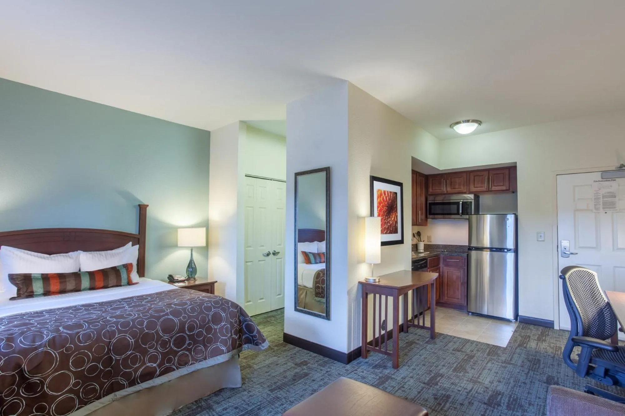 Bed in Staybridge Suites North Brunswick by IHG