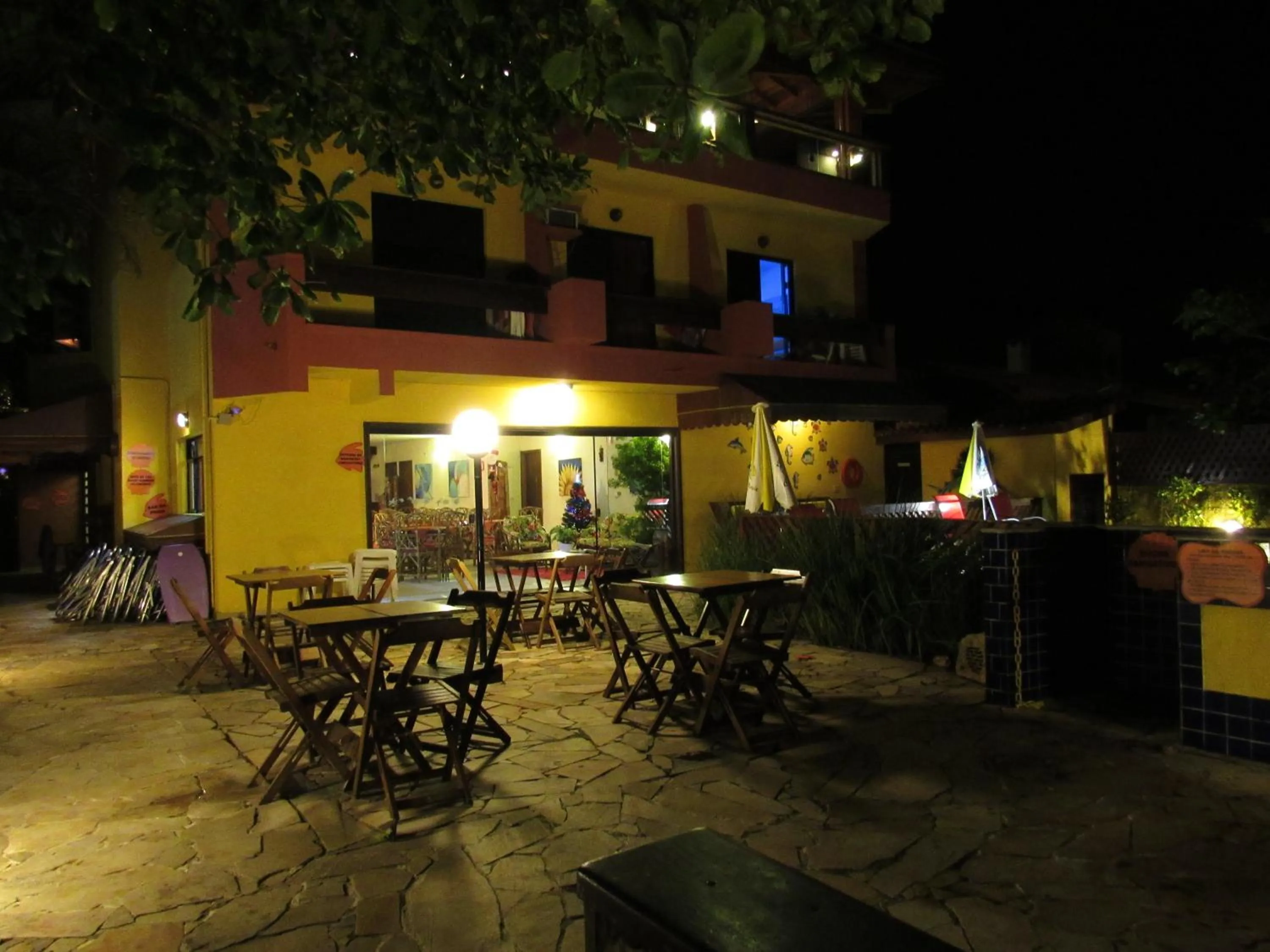 Restaurant/places to eat in Pousada Casa na Praia