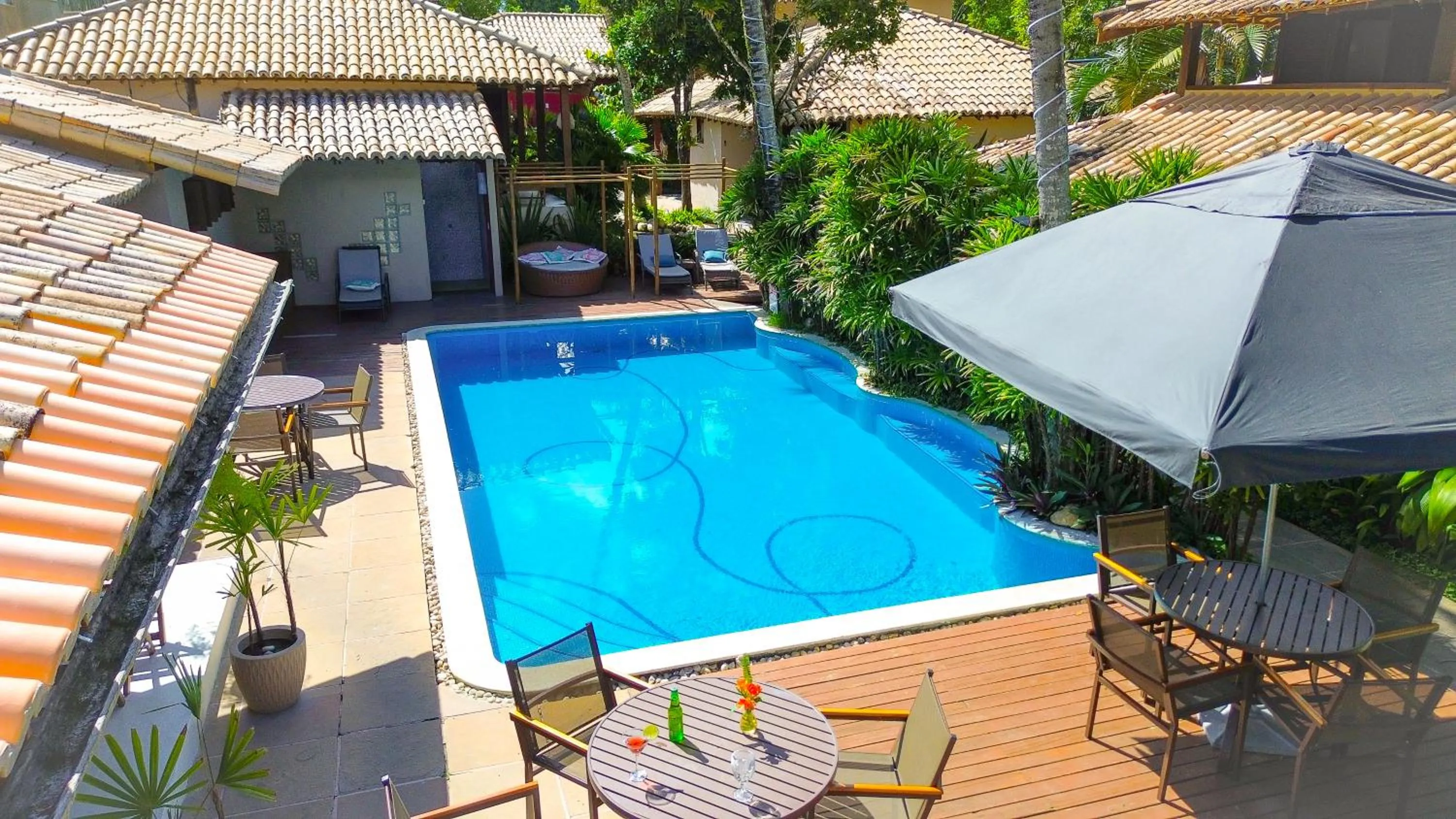Swimming pool in Hotel Pousada Coqueiros