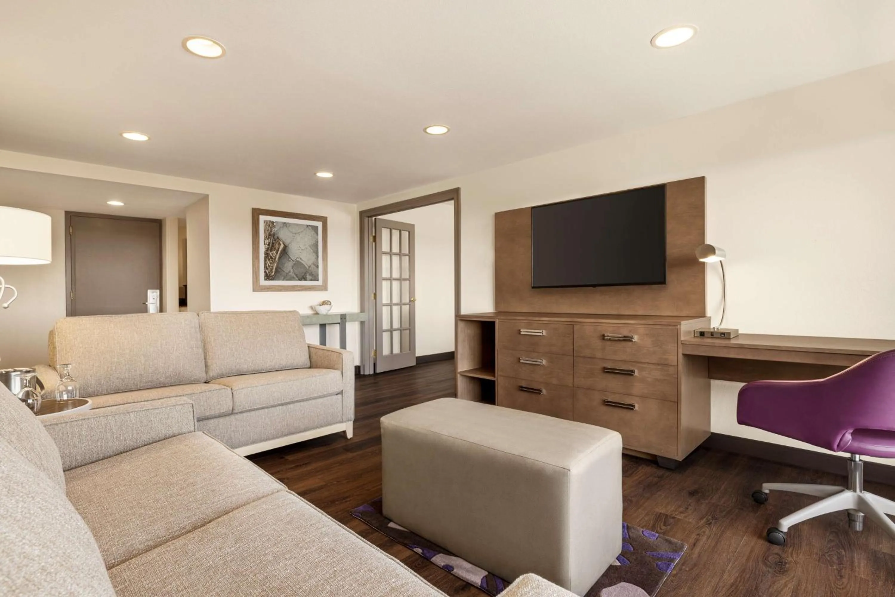 Bedroom in DoubleTree by Hilton New Orleans Airport