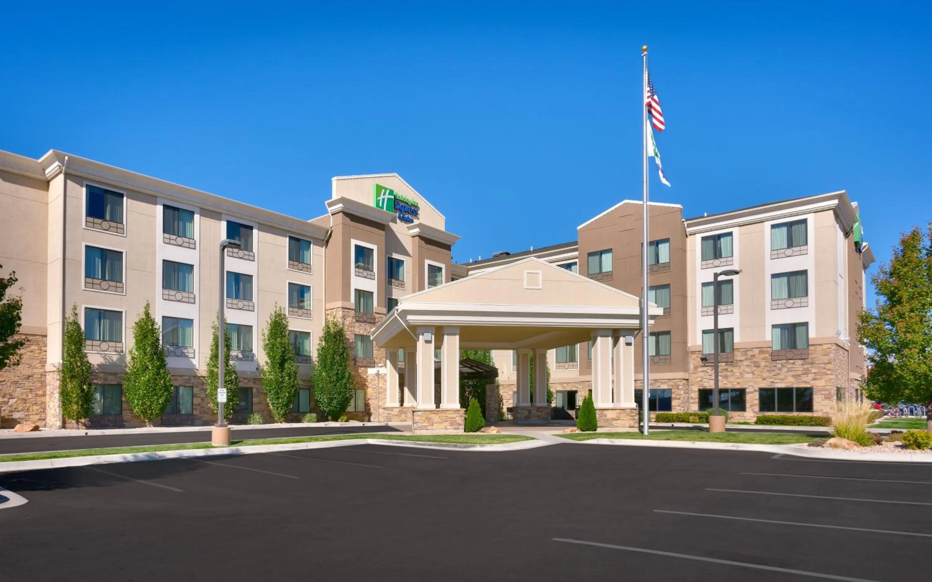 Property building in Holiday Inn Express & Suites Orem-North Provo