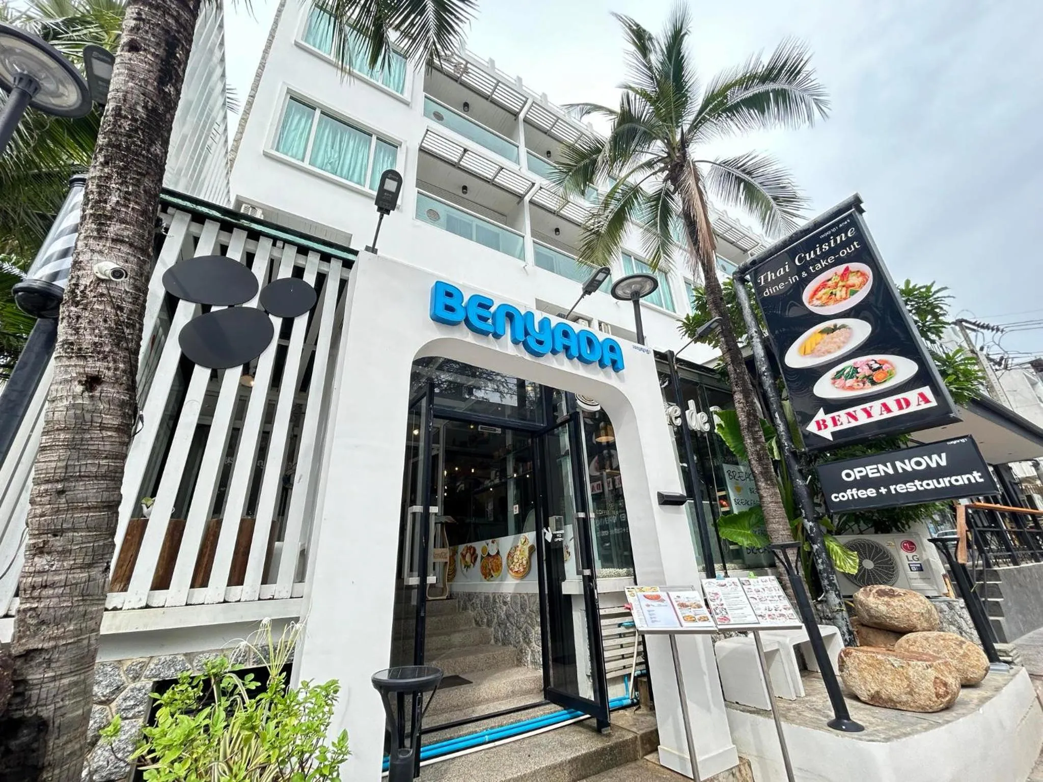 Property building in Benyada Lodge - Surin Beach