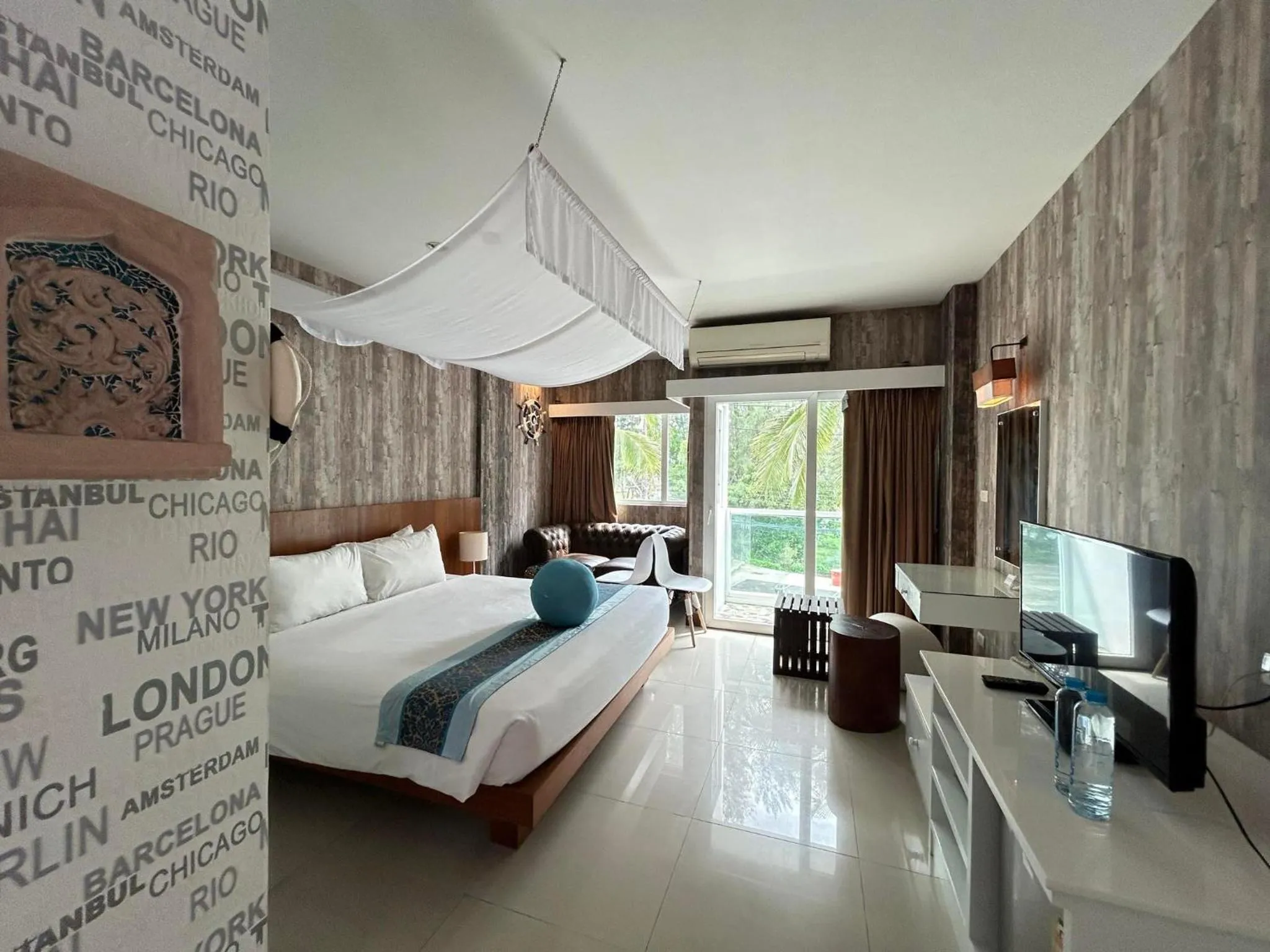 Bed in Benyada Lodge - Surin Beach