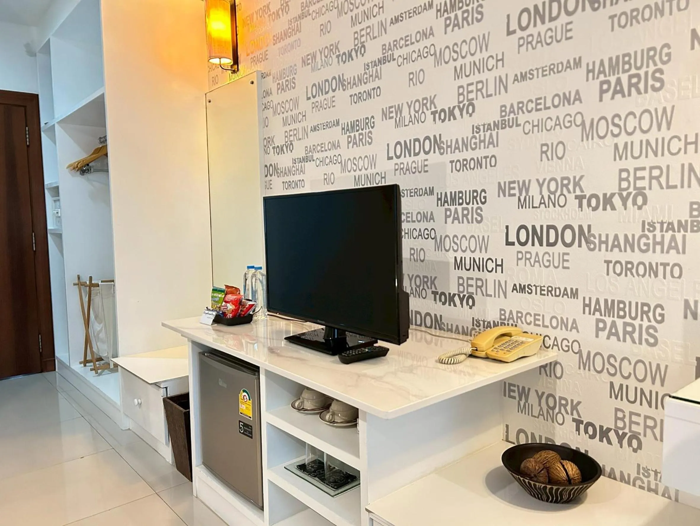 TV and multimedia in Benyada Lodge - Surin Beach