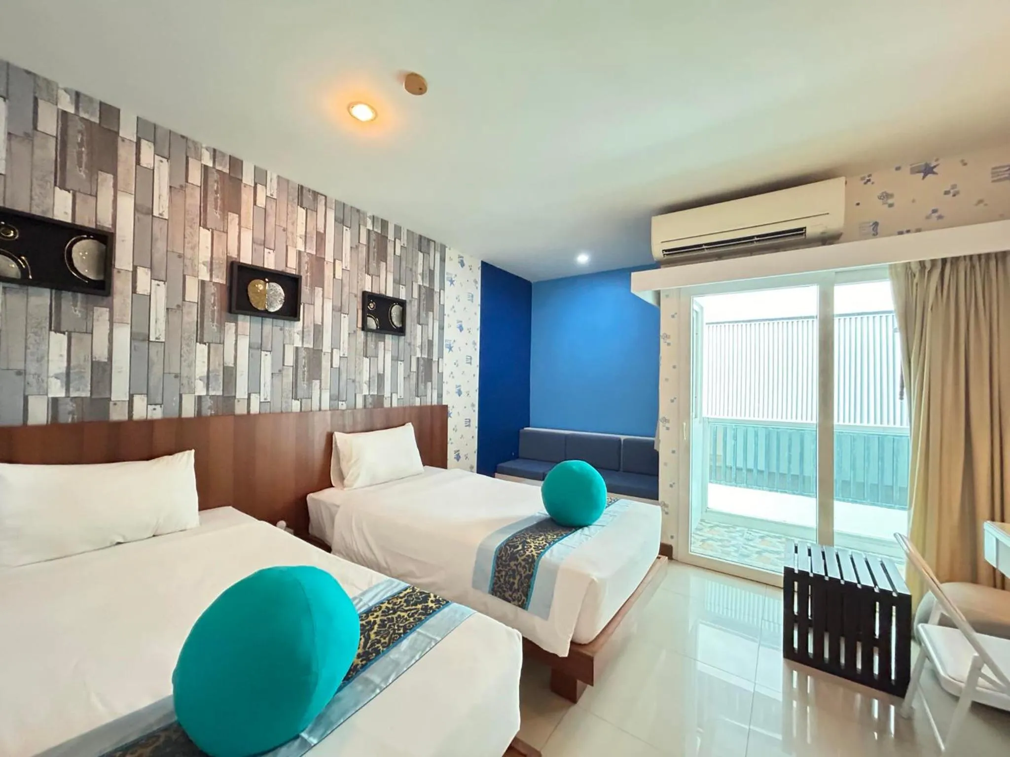 Bed in Benyada Lodge - Surin Beach