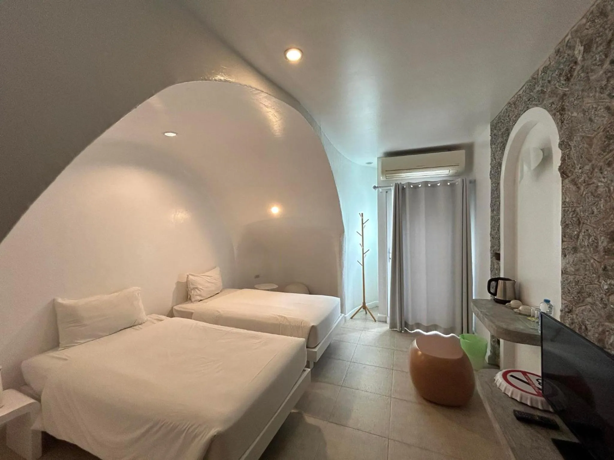 Bed in Benyada Lodge - Surin Beach