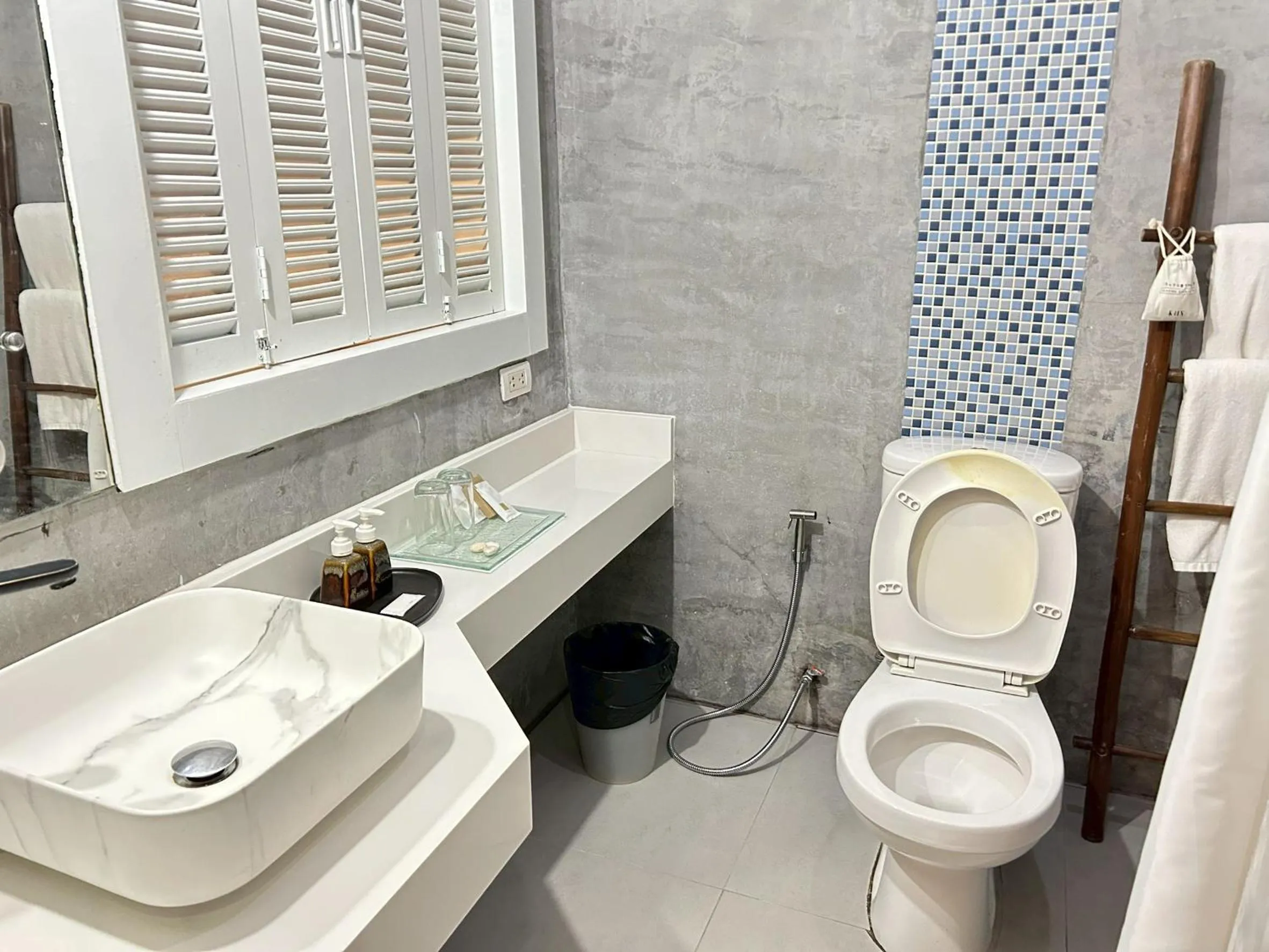 Toilet in Benyada Lodge - Surin Beach