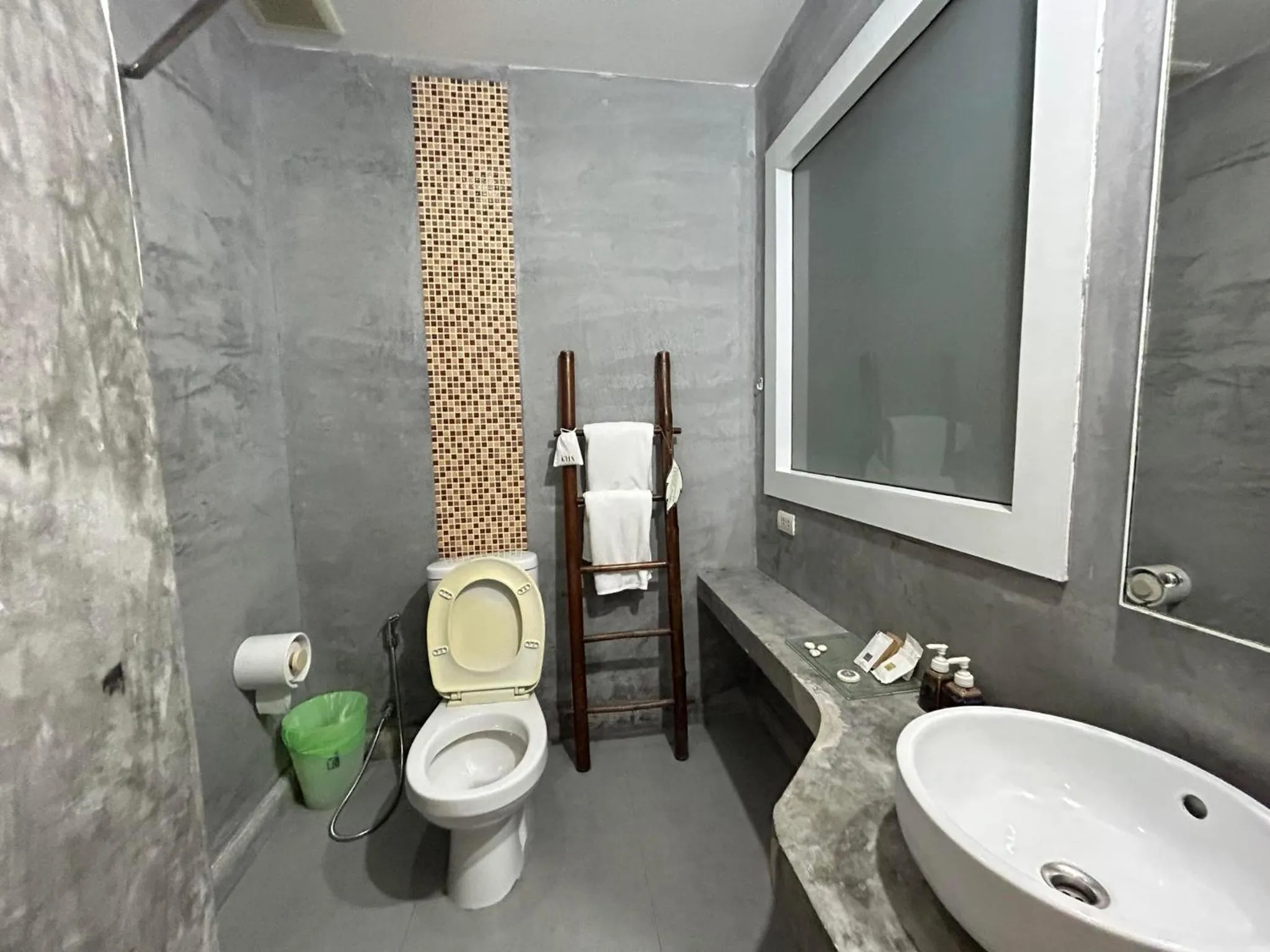 Shower in Benyada Lodge - Surin Beach