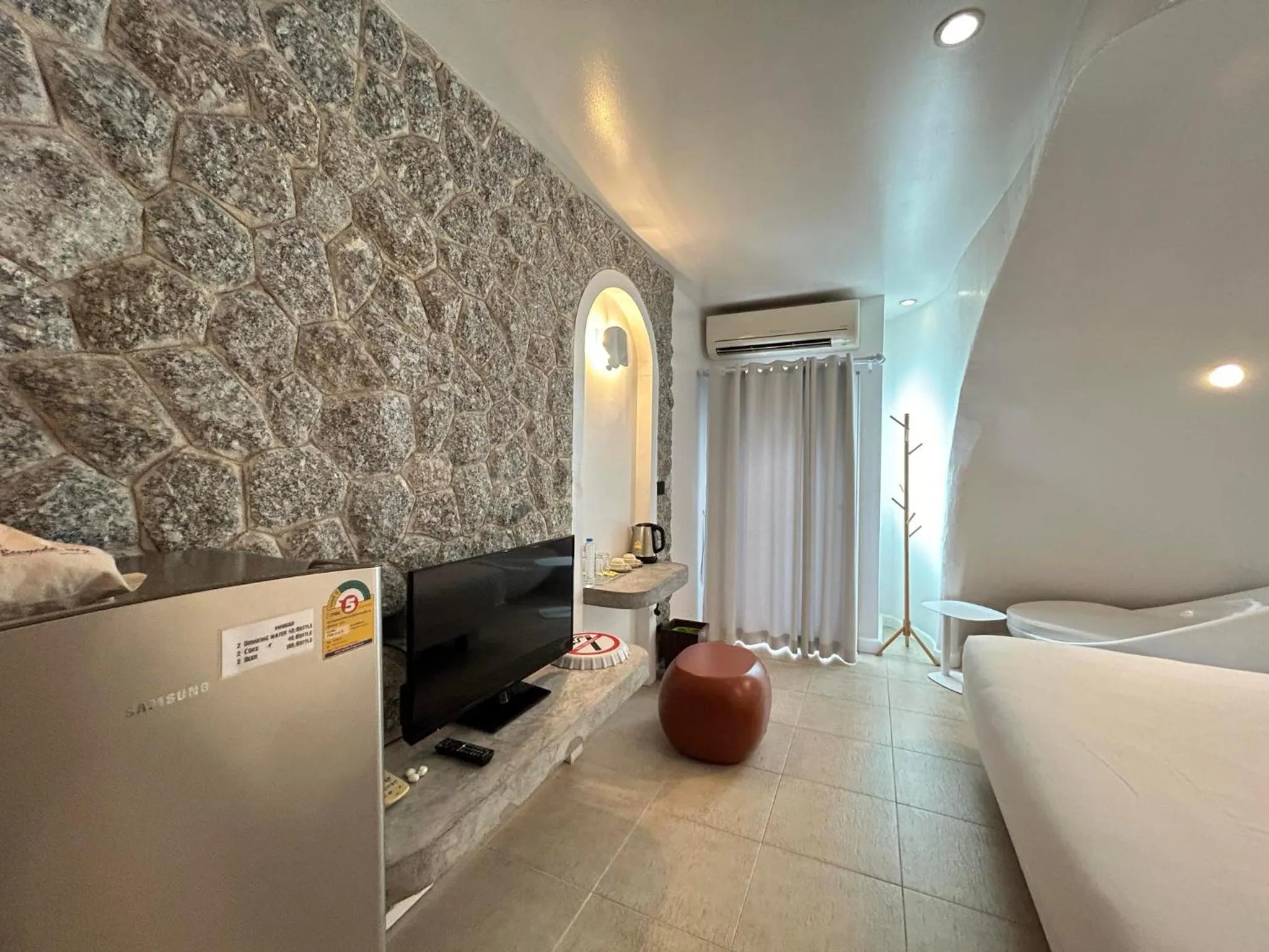 Bed in Benyada Lodge - Surin Beach