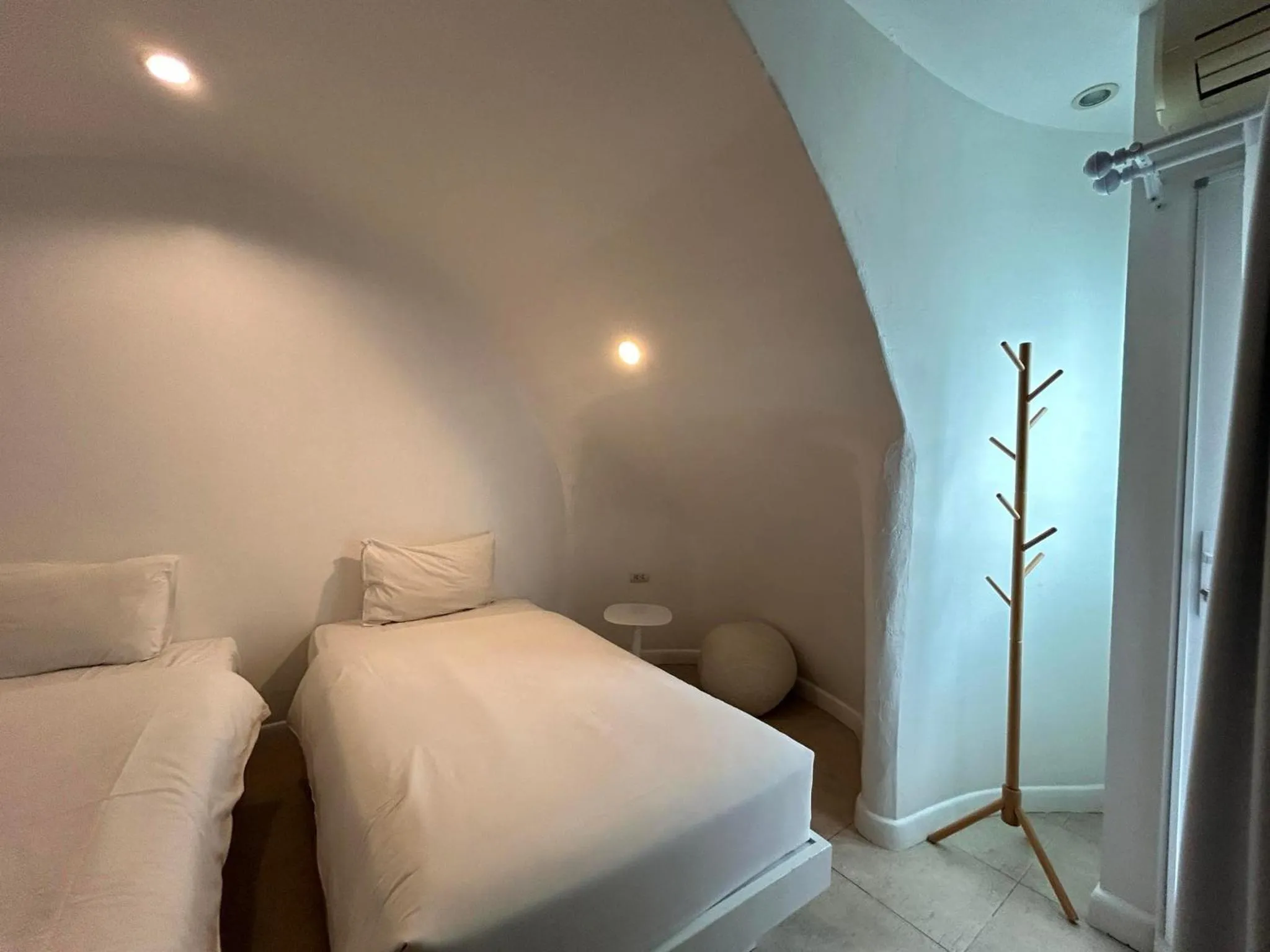 Bed in Benyada Lodge - Surin Beach