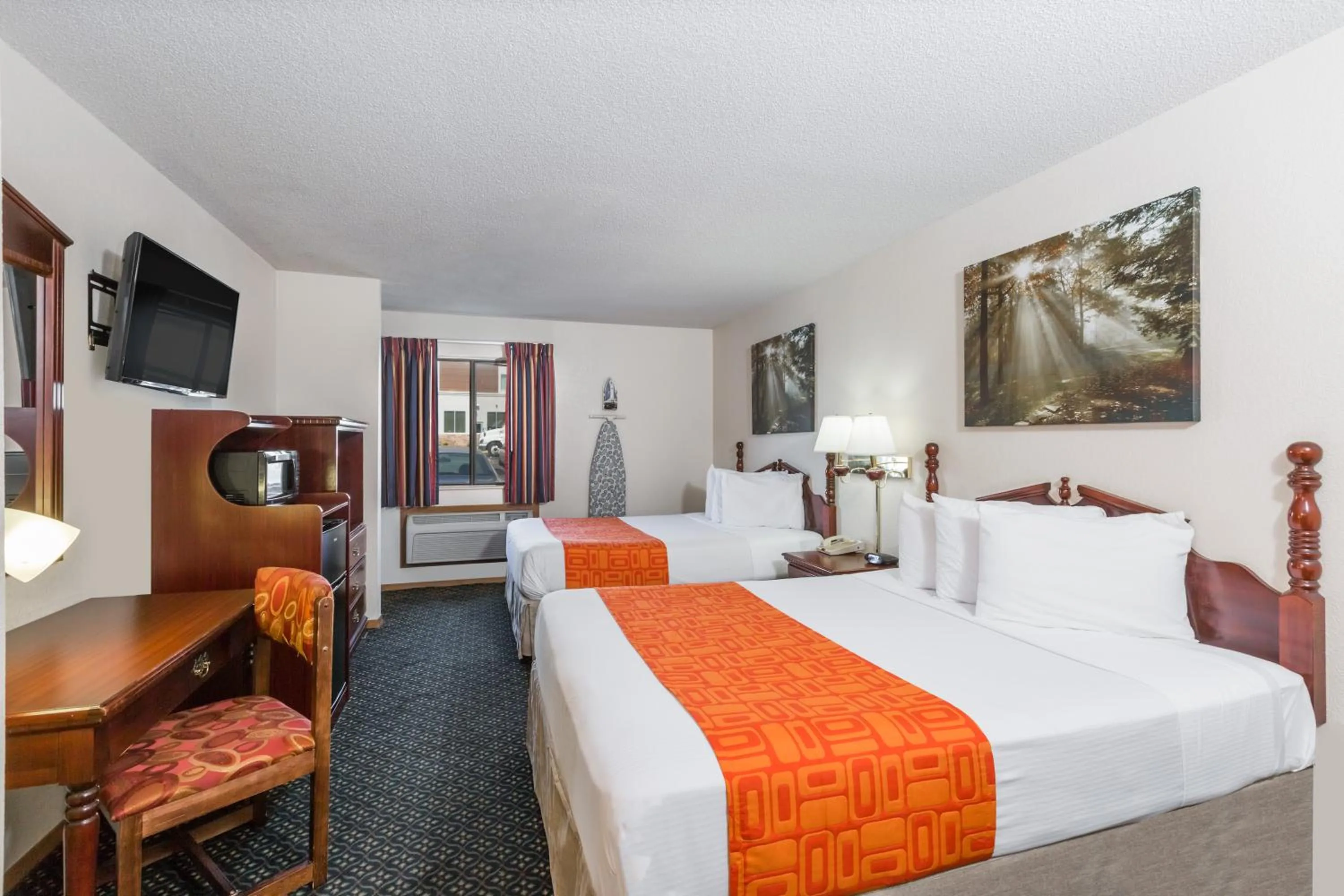 Bed in Howard Johnson by Wyndham Wichita Airport