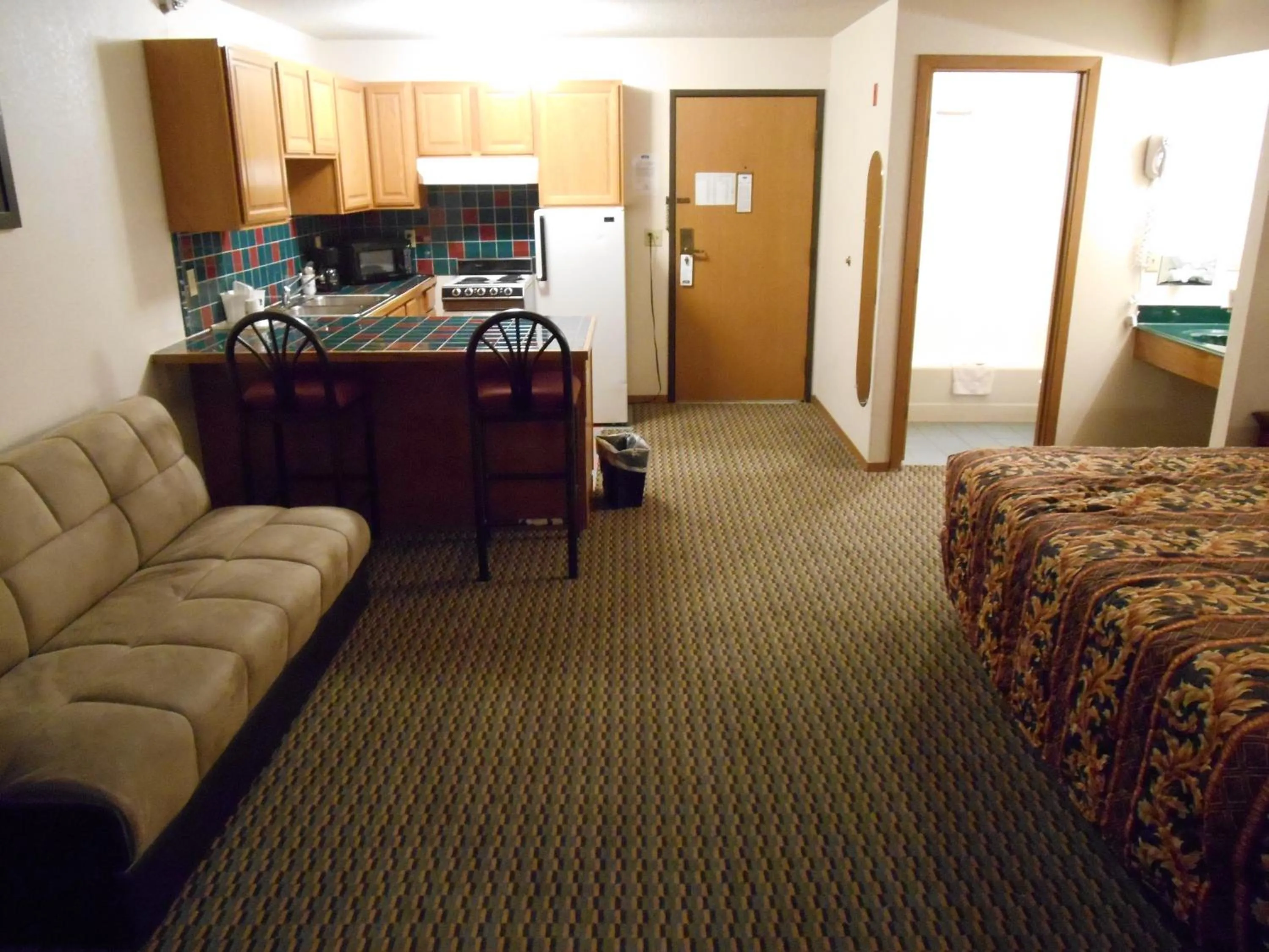 Photo of the whole room in Howard Johnson by Wyndham Wichita Airport
