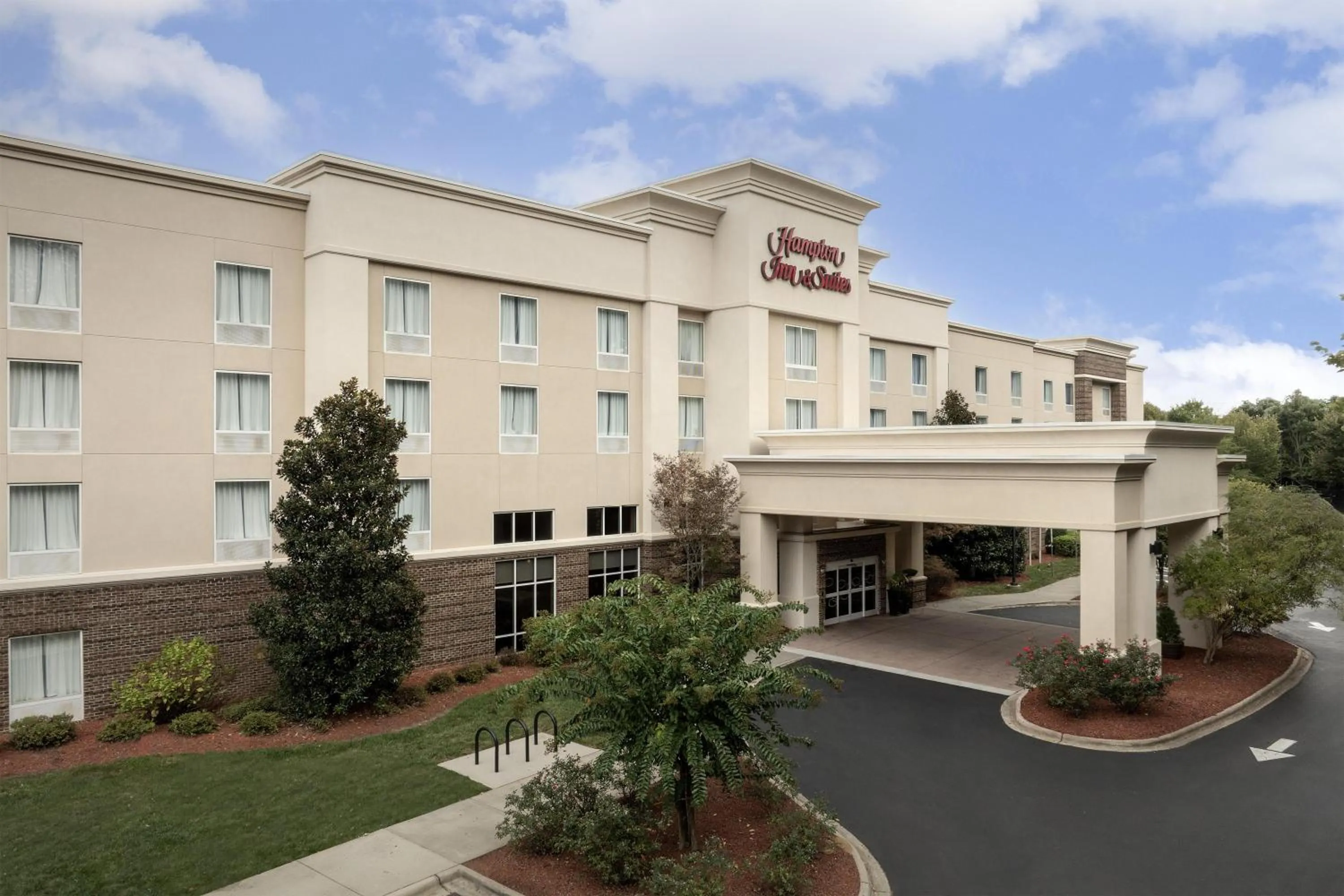 Property building in Hampton Inn & Suites Huntersville
