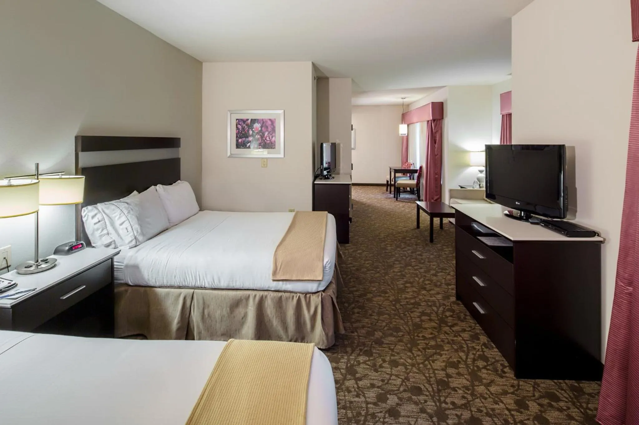 Photo of the whole room, Bed in Holiday Inn Express Augusta North by IHG