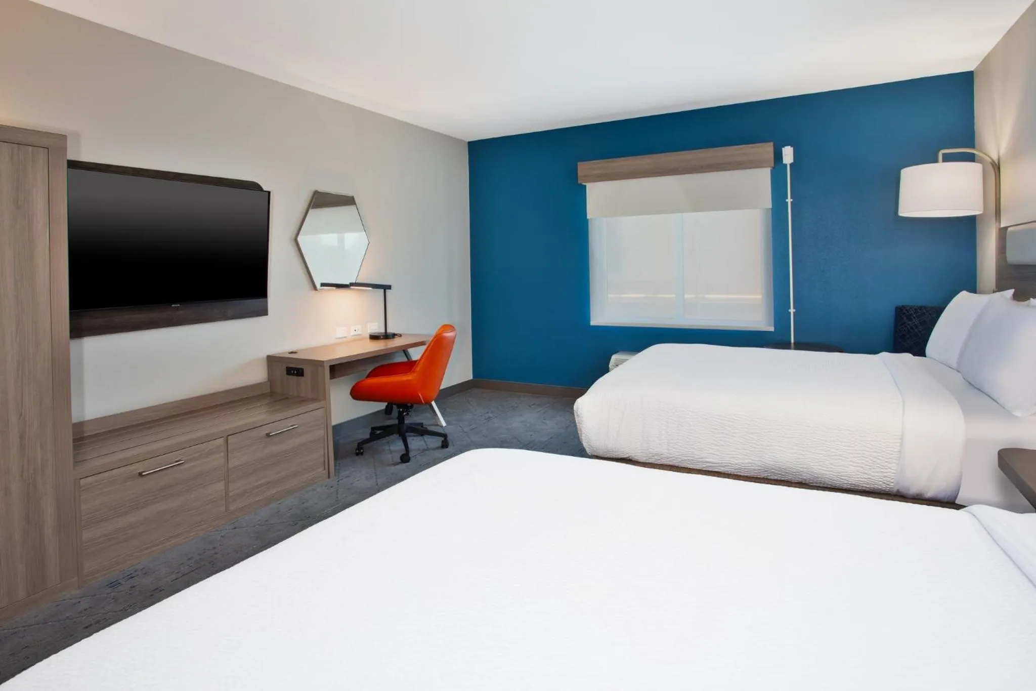 Photo of the whole room, Bed in Holiday Inn Express Augusta North by IHG