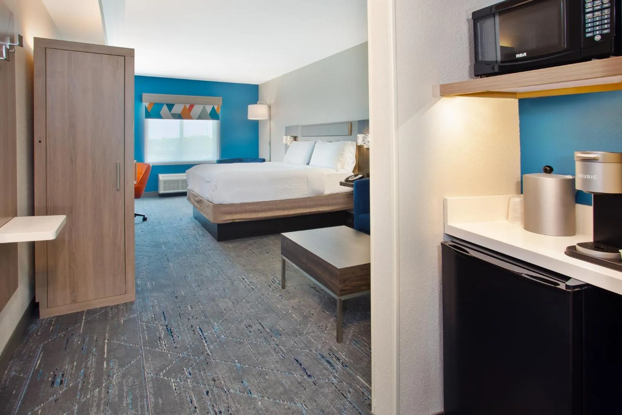 Photo of the whole room, Bed in Holiday Inn Express Augusta North by IHG