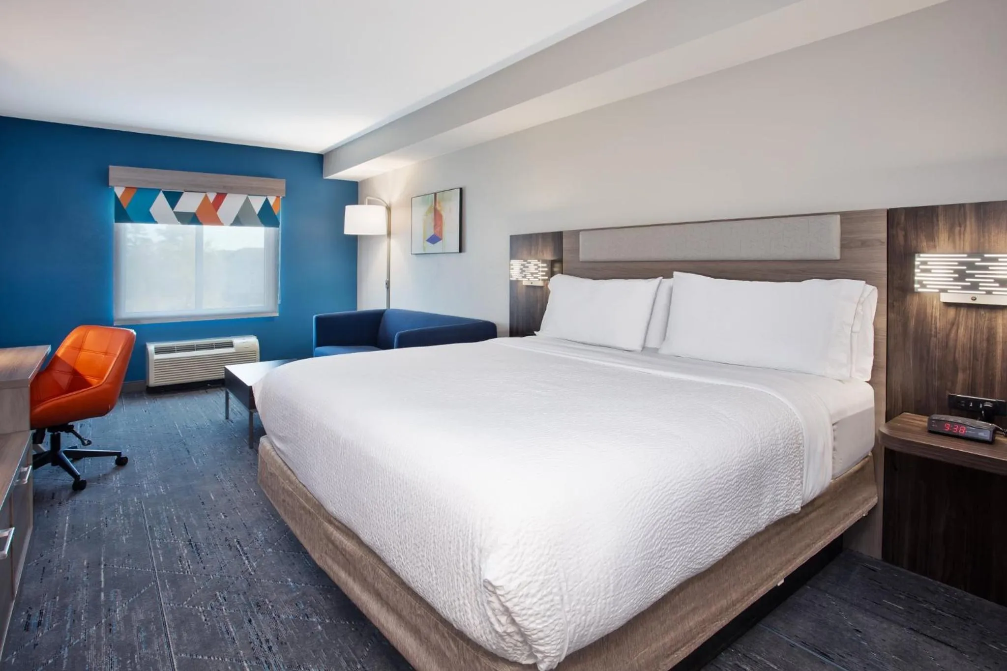 Photo of the whole room, Bed in Holiday Inn Express Augusta North by IHG