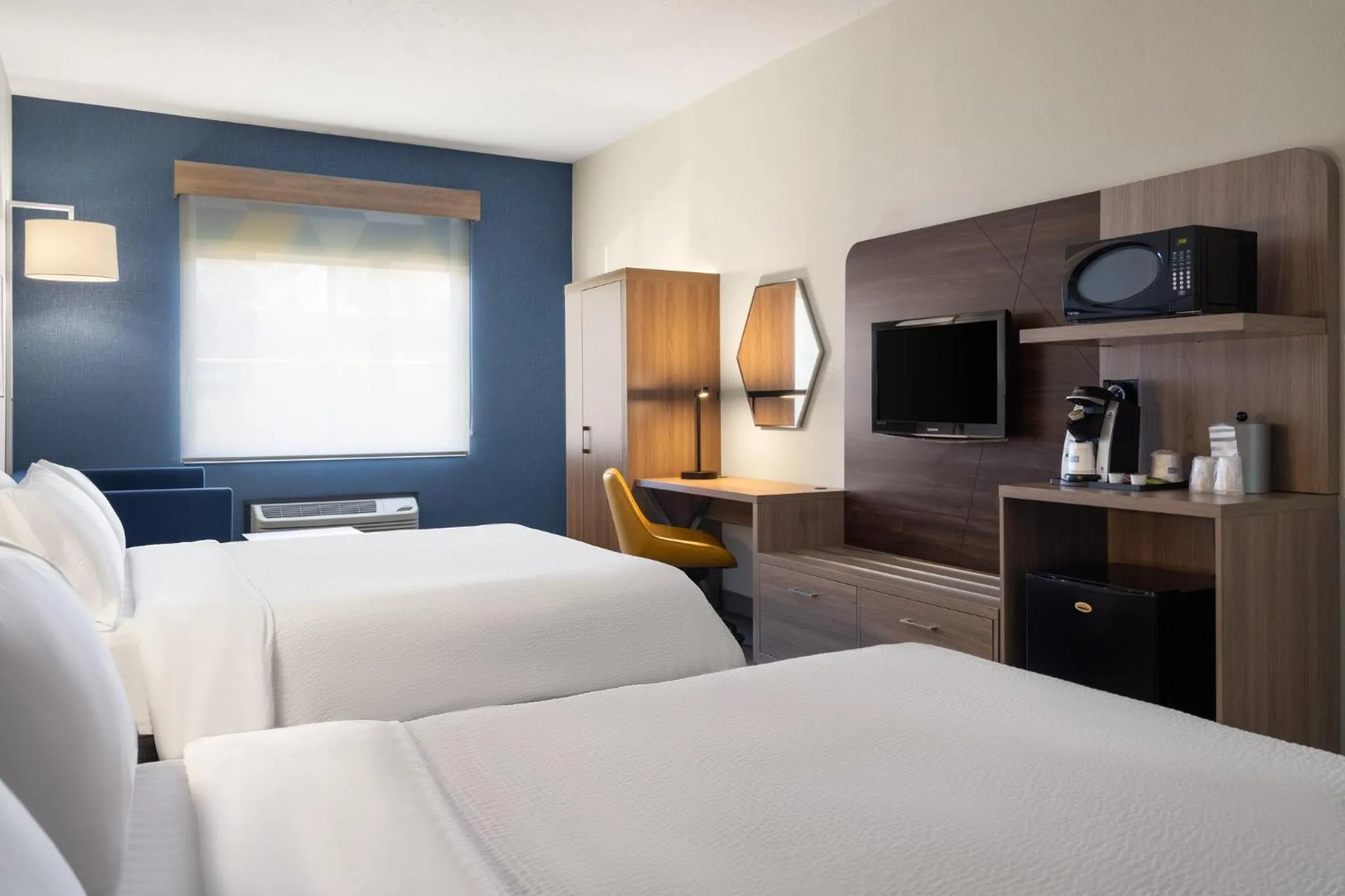 Photo of the whole room, Bed in Holiday Inn Express & Suites American Fork - North Provo by IHG
