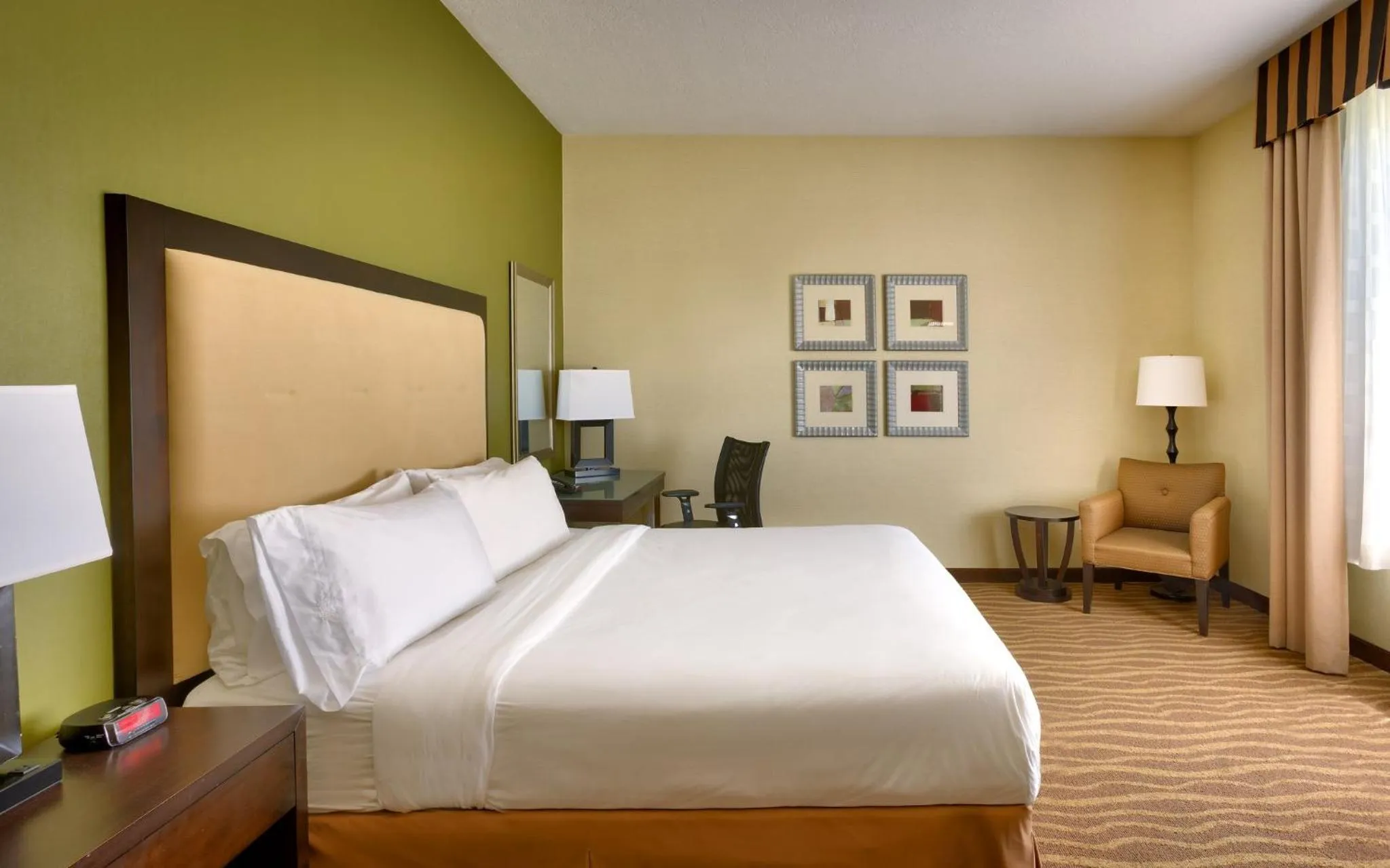 Photo of the whole room, Bed in Holiday Inn Express & Suites American Fork - North Provo by IHG