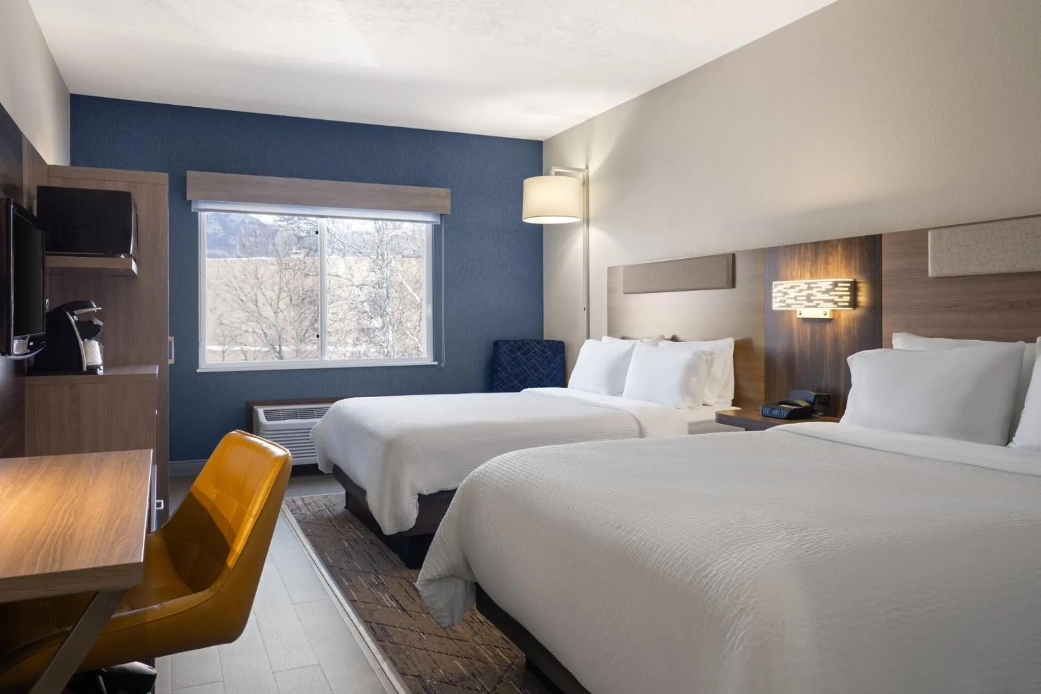 Photo of the whole room, Bed in Holiday Inn Express & Suites American Fork - North Provo by IHG