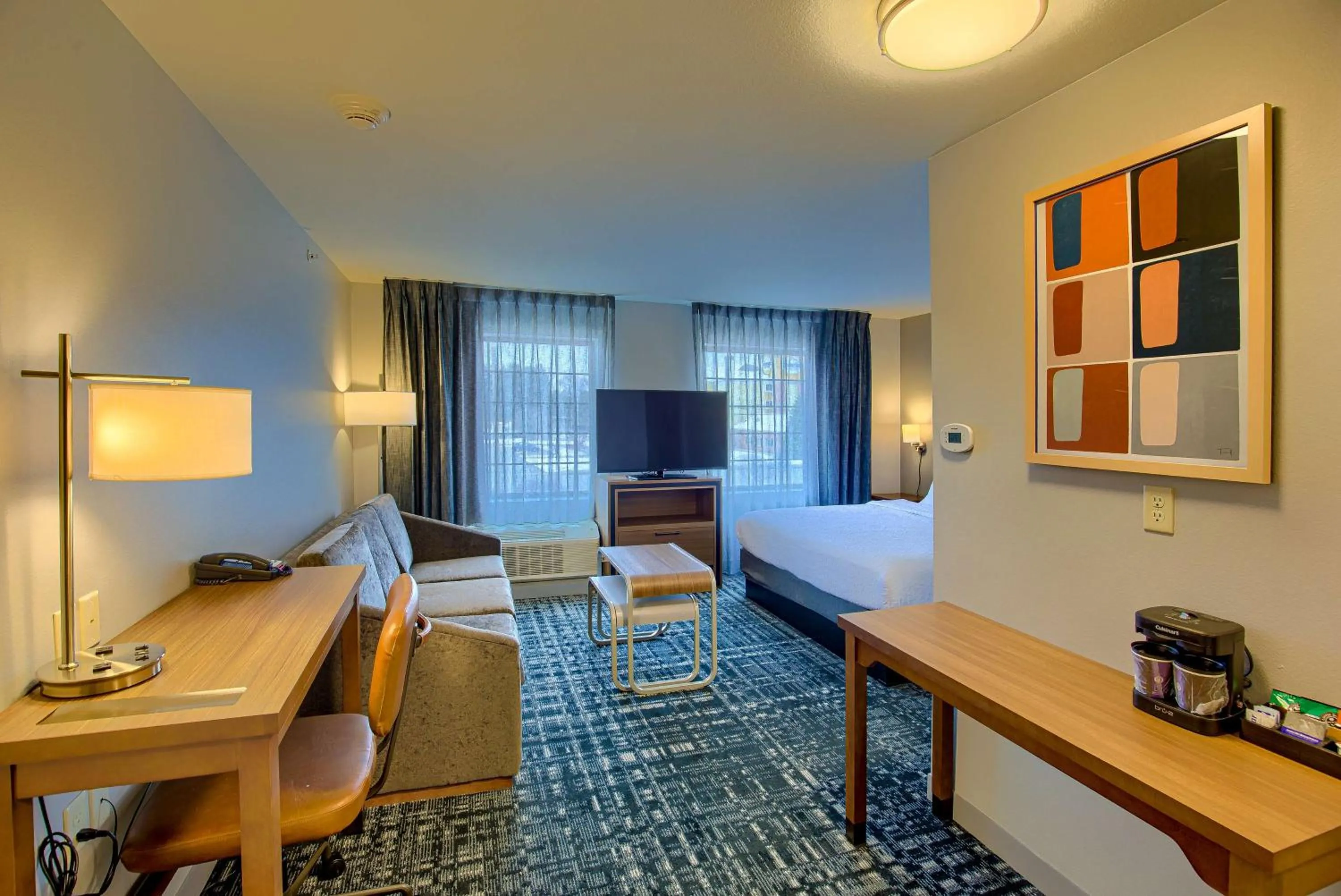 Living room, Bed in Homewood Suites by Hilton South Bend Notre Dame Area
