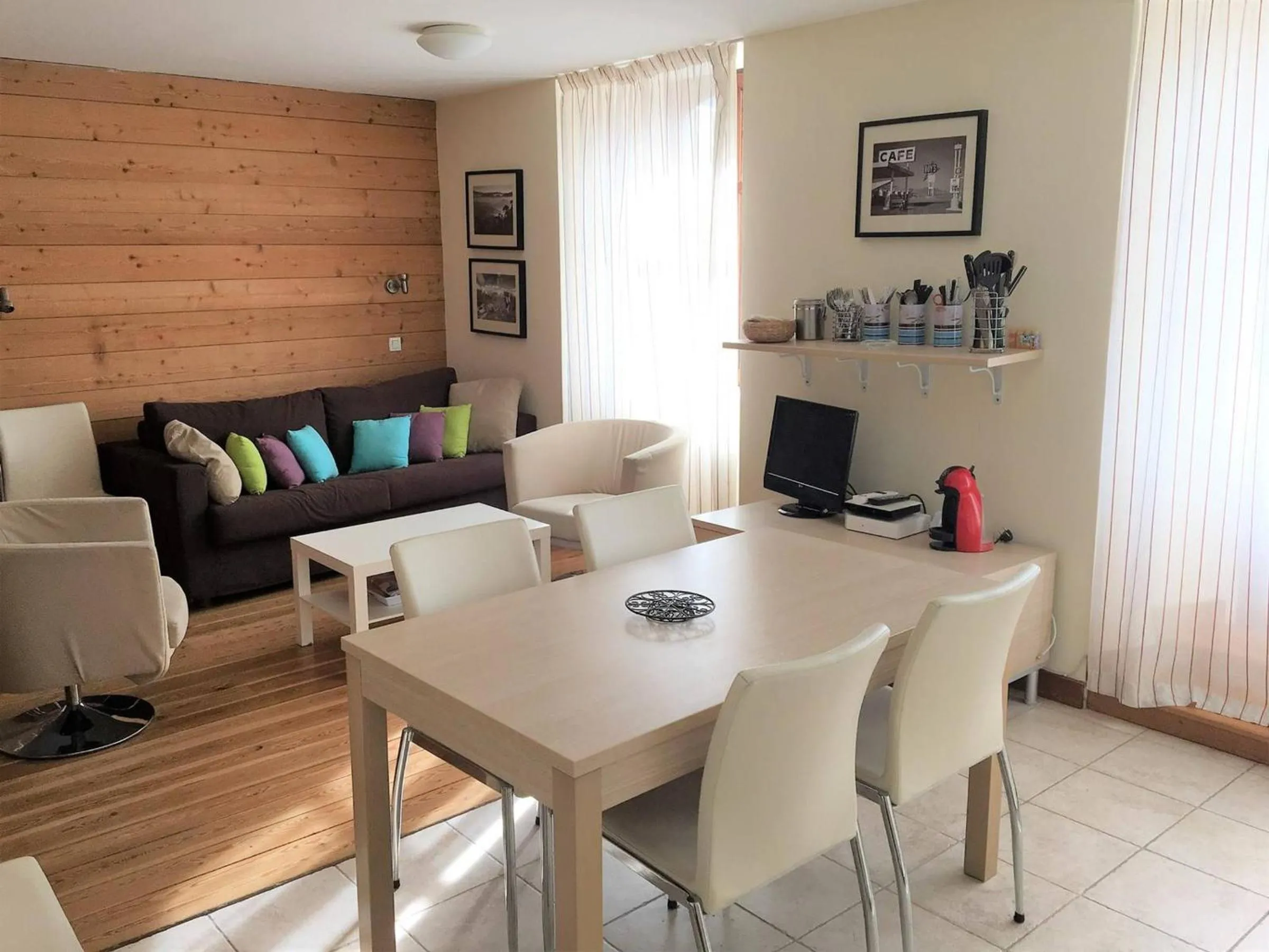 Appartement rénové 3 pièces, proche gare et remontées mécaniques - FR-1-330C-84