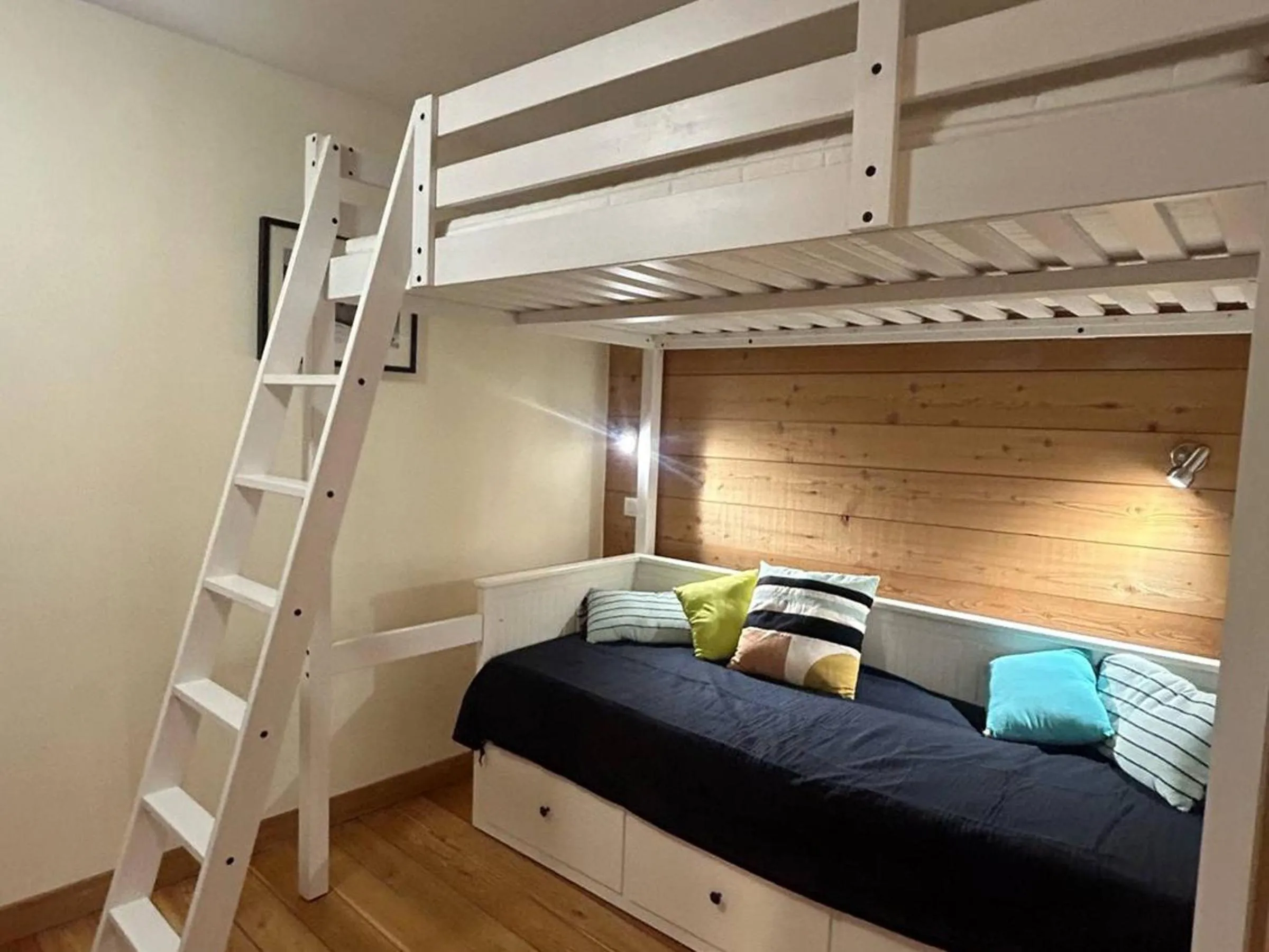 Appartement rénové 3 pièces, proche gare et remontées mécaniques - FR-1-330C-84