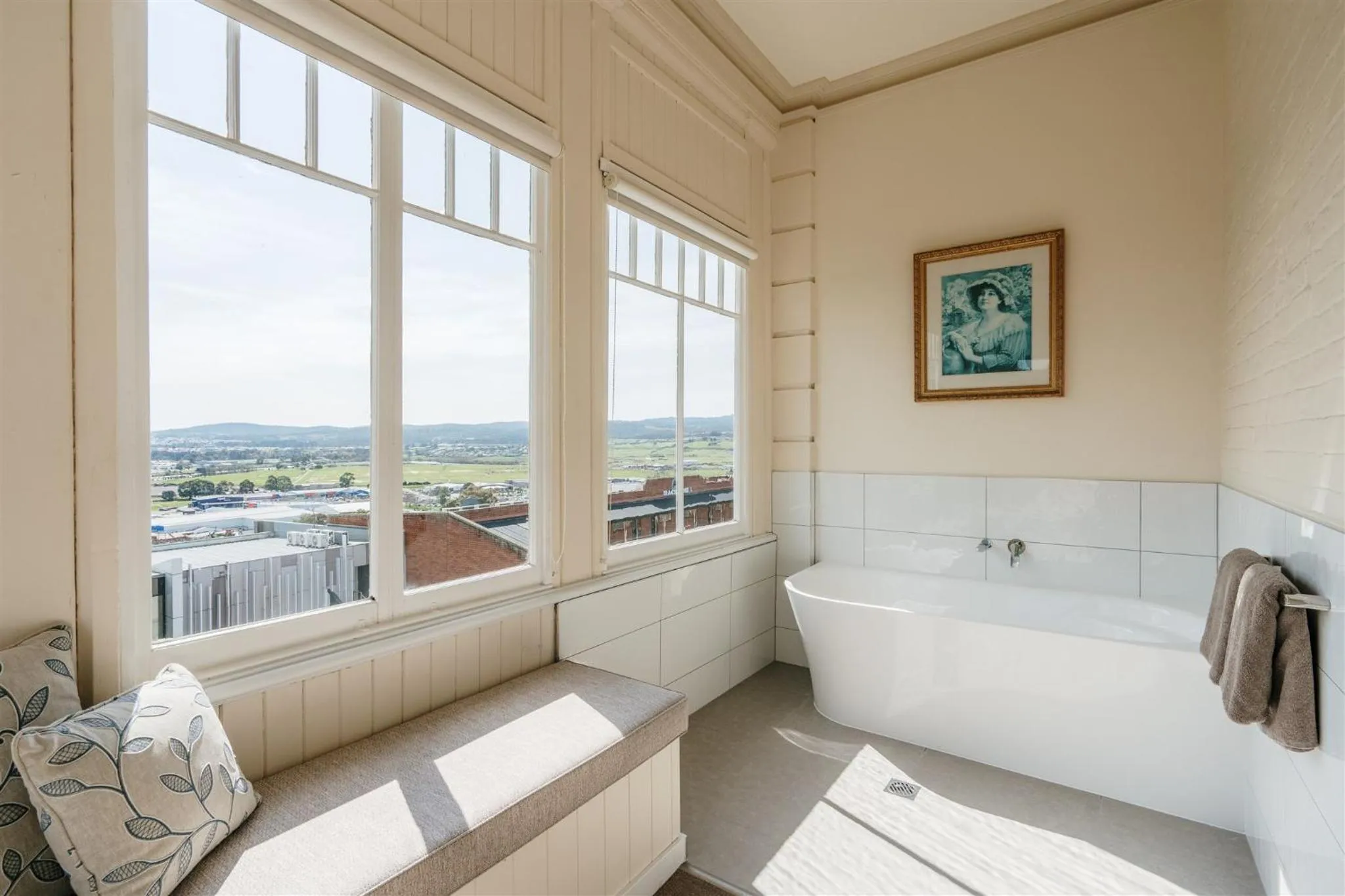 Bath in Waratah On York