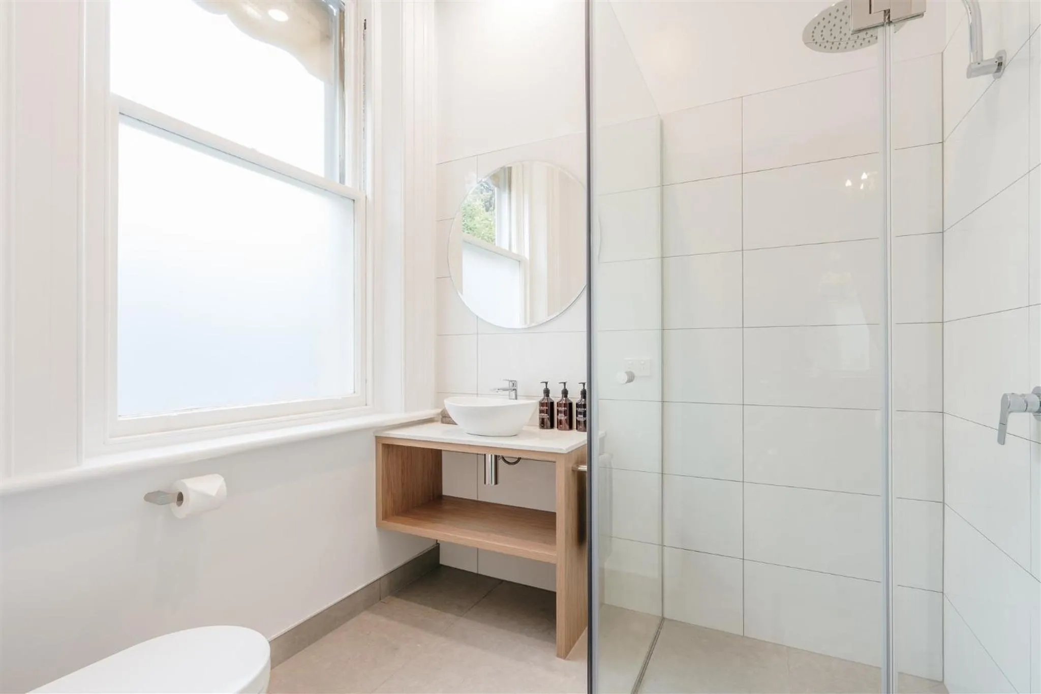 Shower in Waratah On York