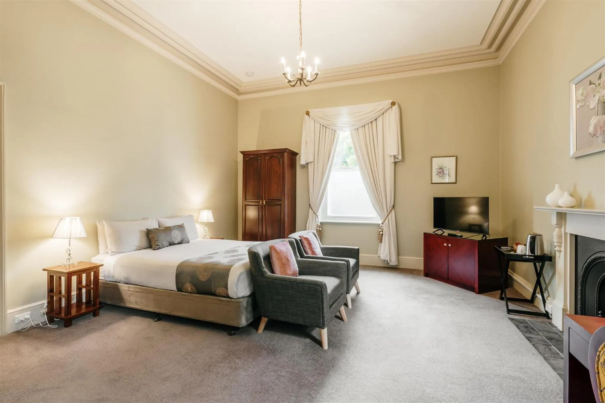 Photo of the whole room, Bed in Waratah On York