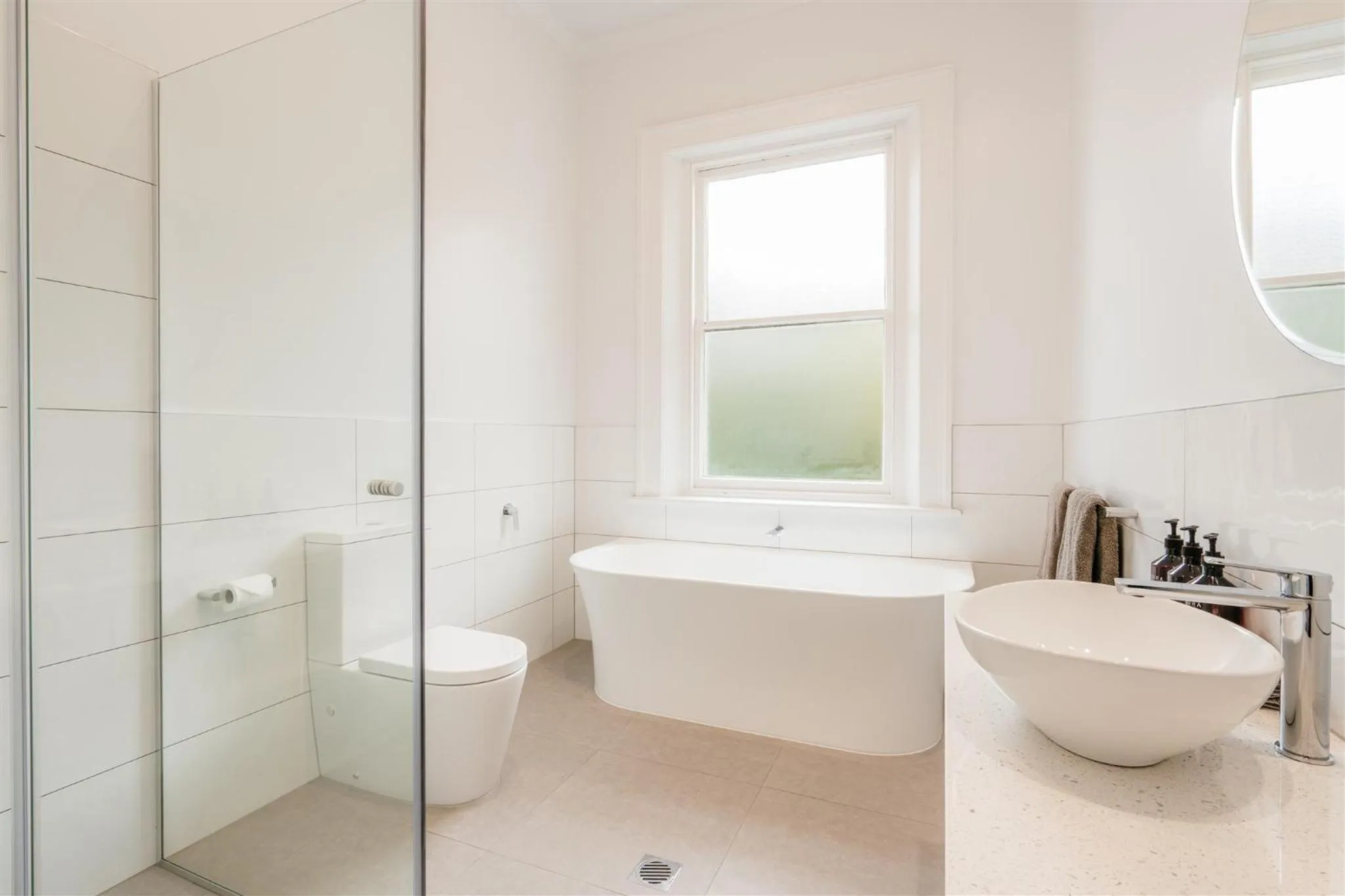 Shower in Waratah On York