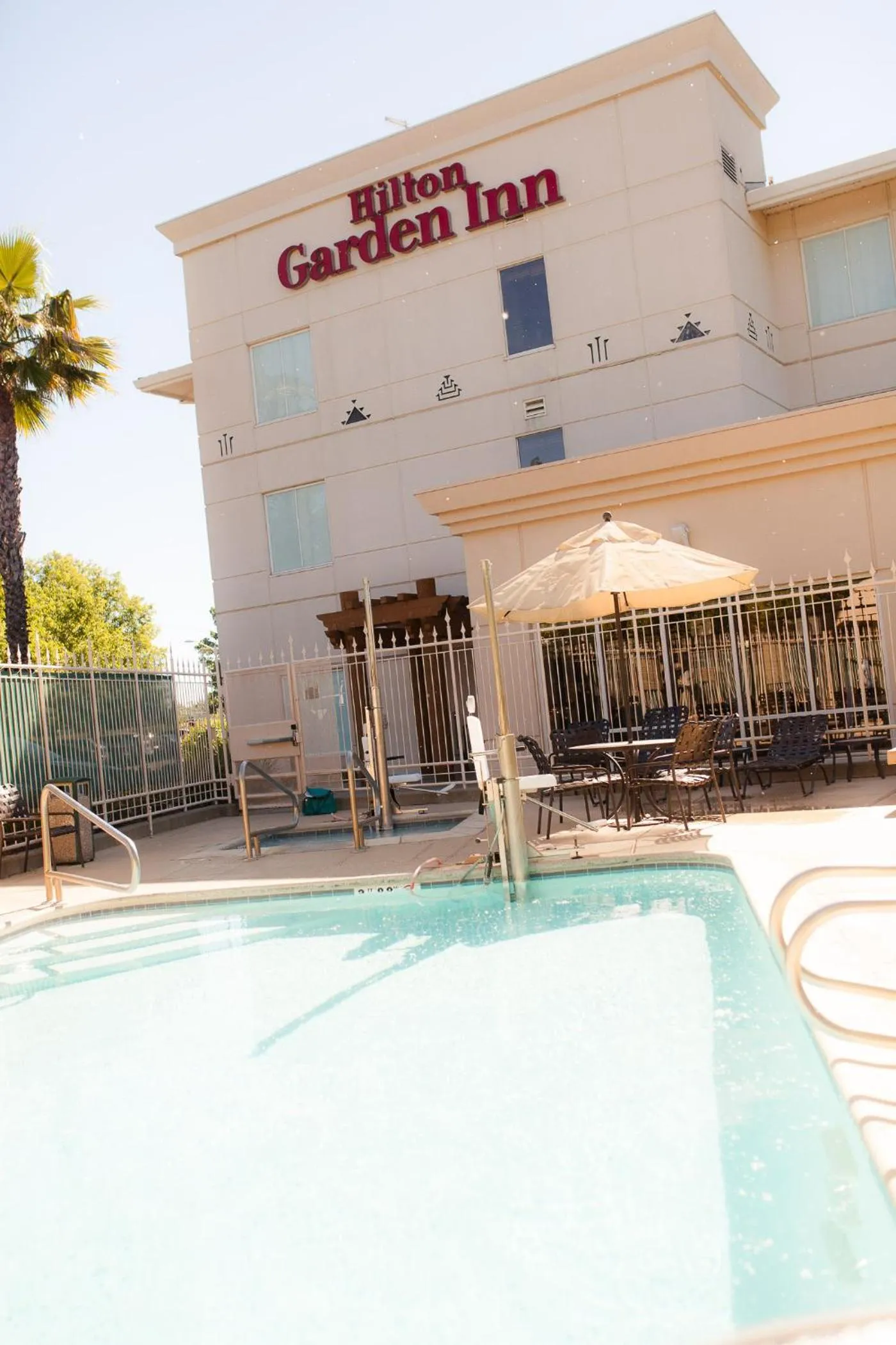 Swimming pool in Hilton Garden Inn Redding