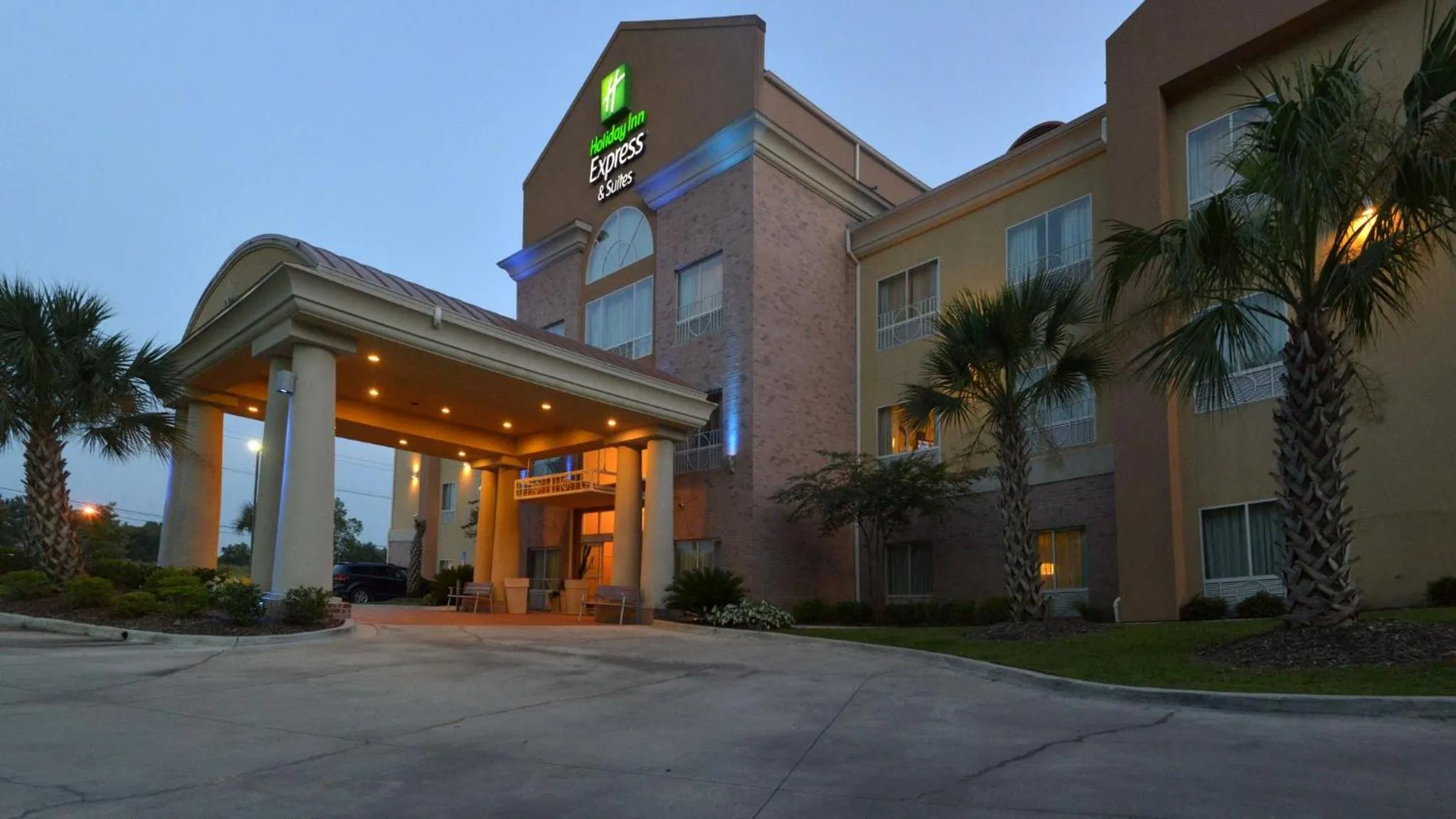 Property building in Holiday Inn Express Baton Rouge North by IHG