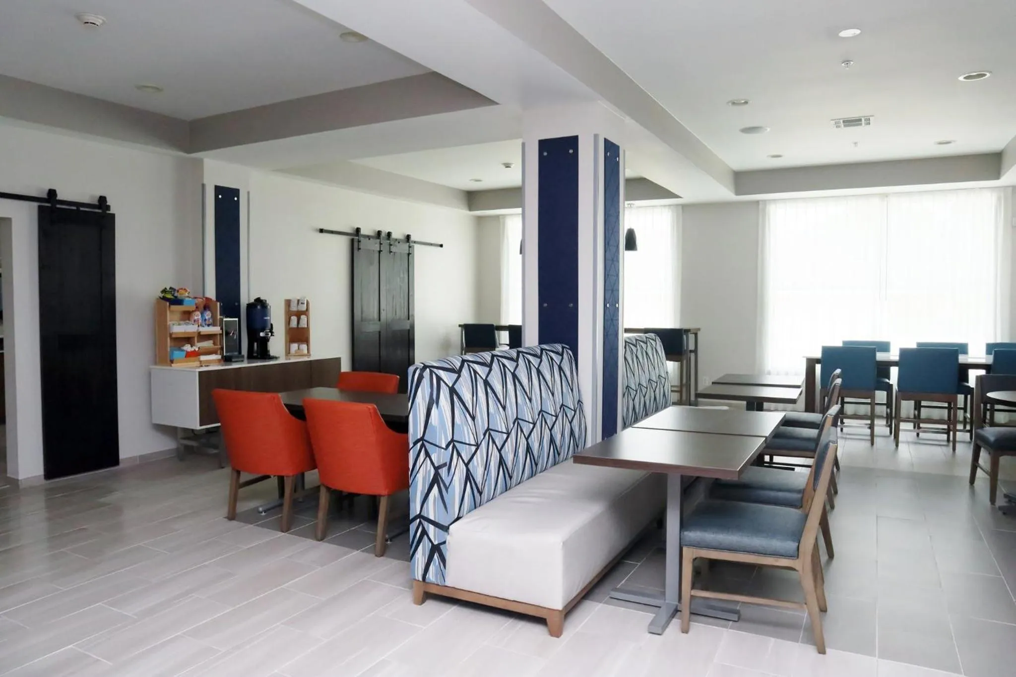 Breakfast in Holiday Inn Express Baton Rouge North by IHG