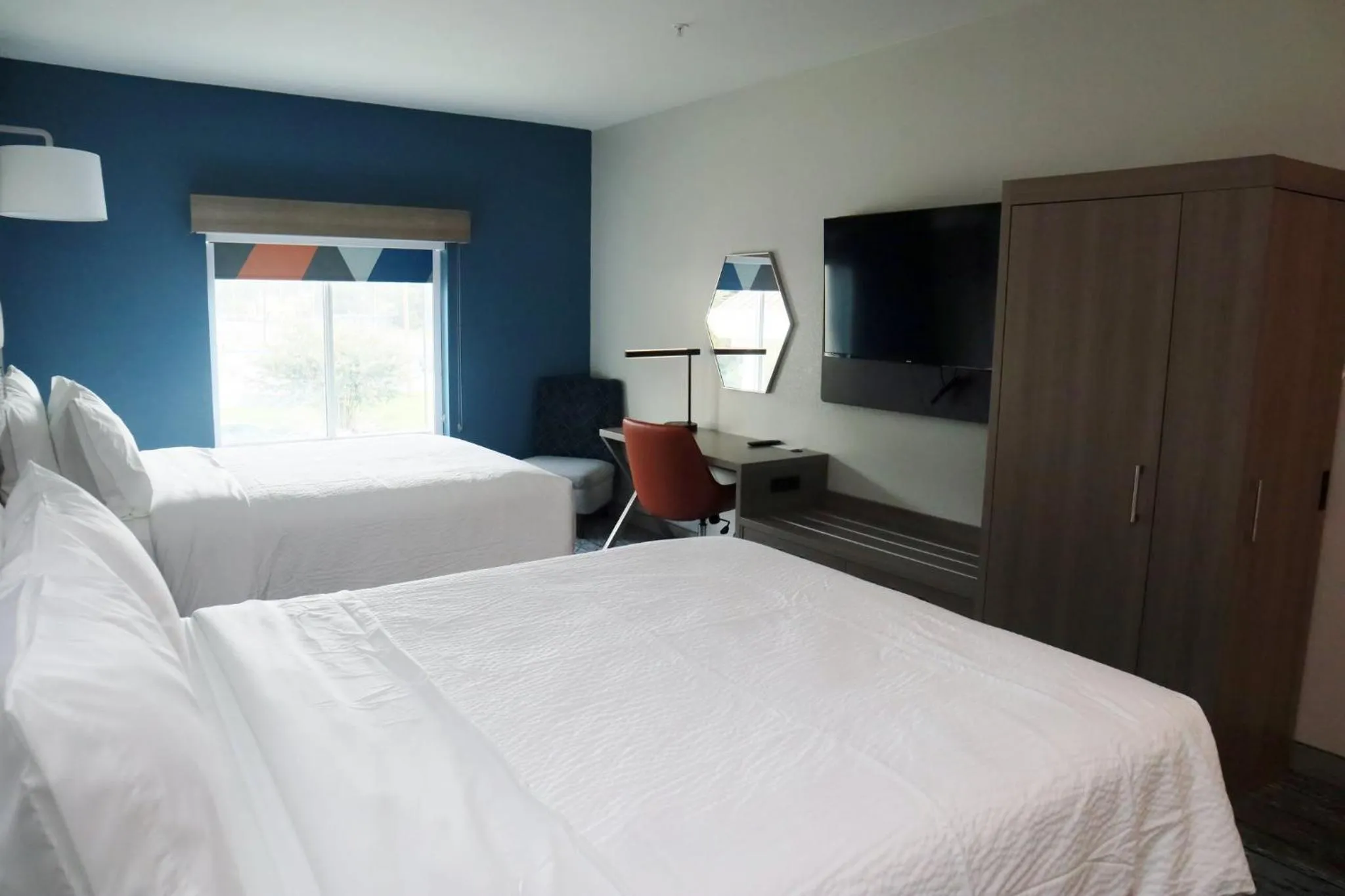 Photo of the whole room, Bed in Holiday Inn Express Baton Rouge North by IHG