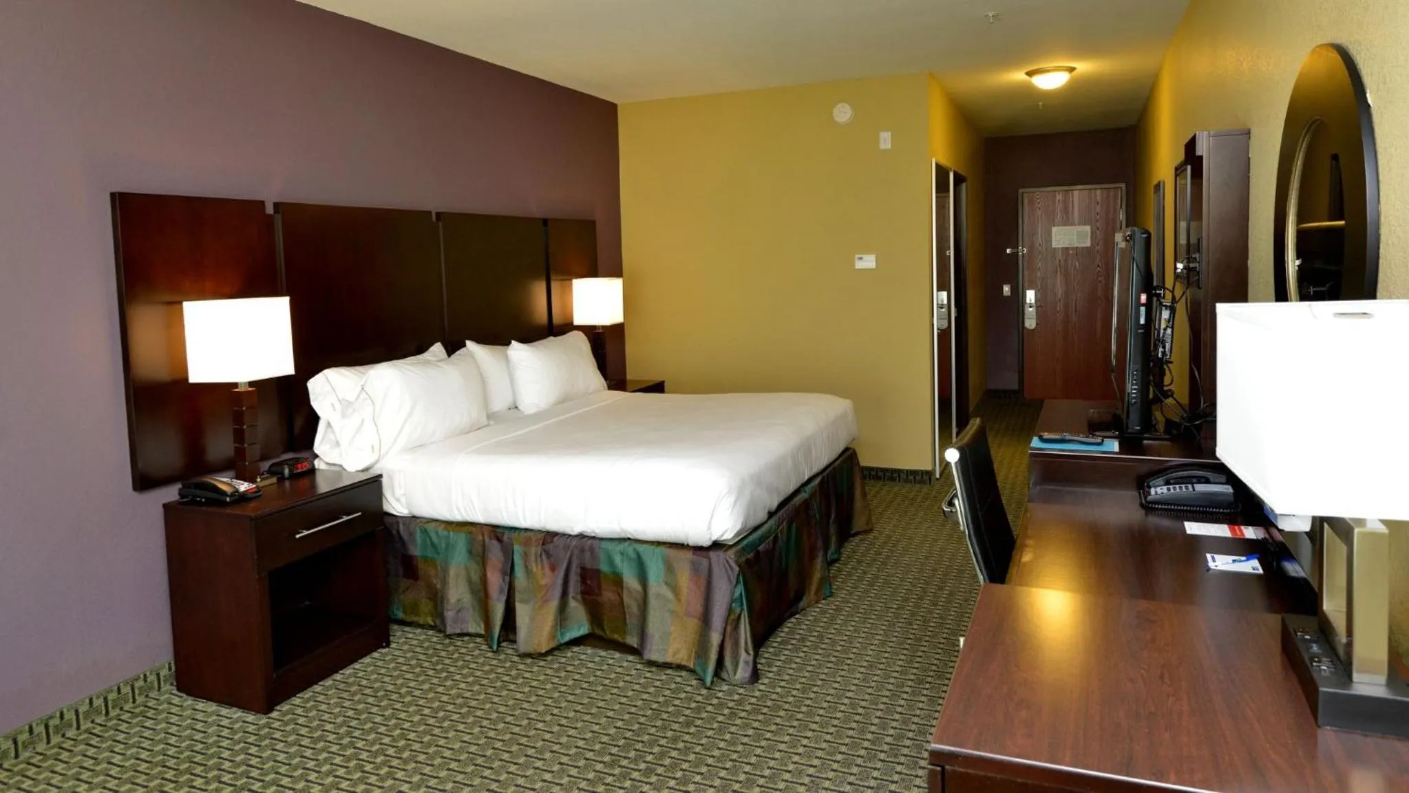 Photo of the whole room, Bed in Holiday Inn Express Baton Rouge North by IHG