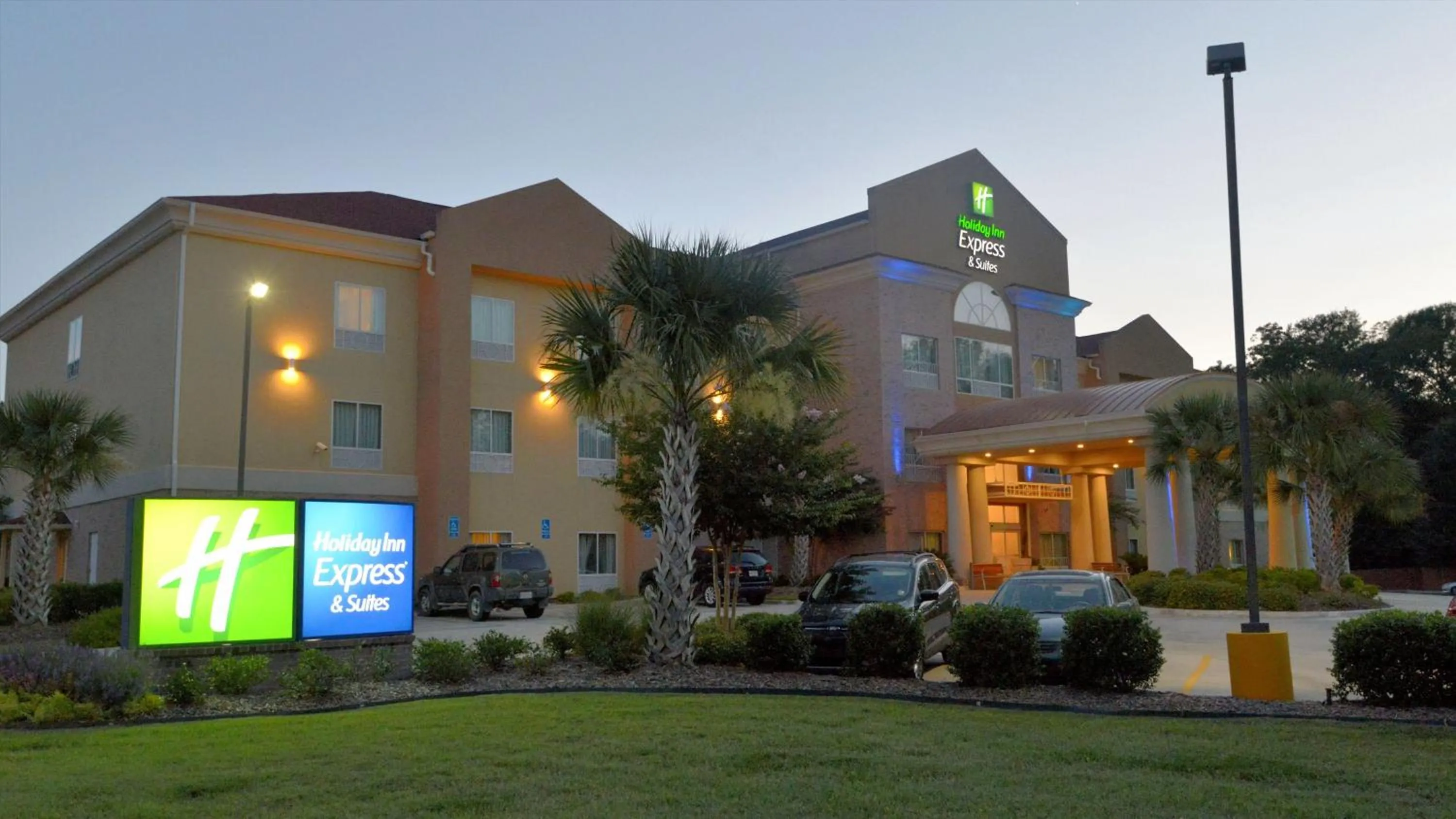 Property building in Holiday Inn Express Baton Rouge North by IHG