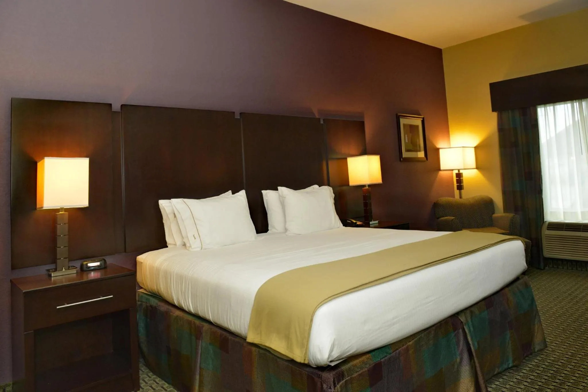 Photo of the whole room, Bed in Holiday Inn Express Baton Rouge North by IHG