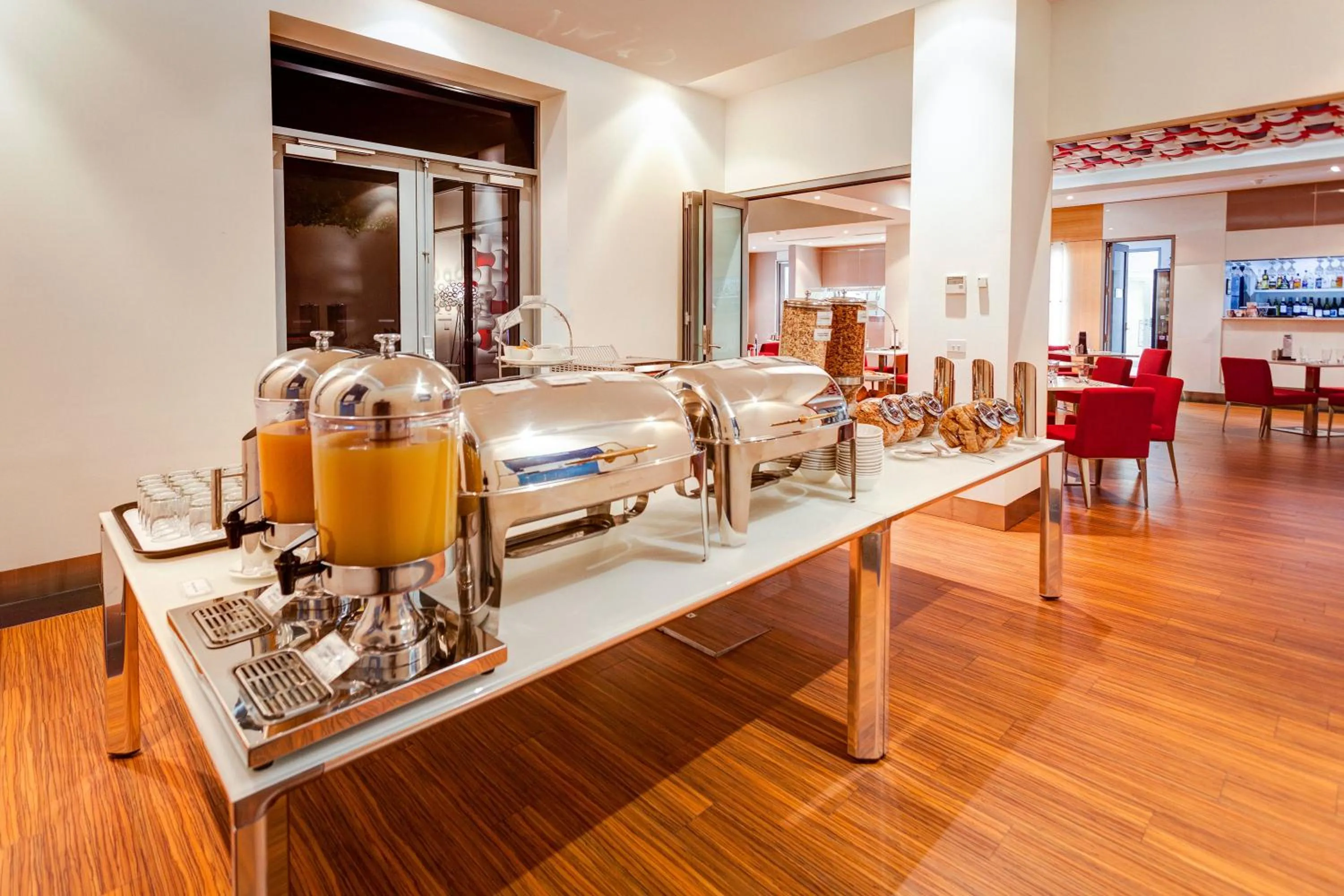 Food in Mantra Charles Hotel