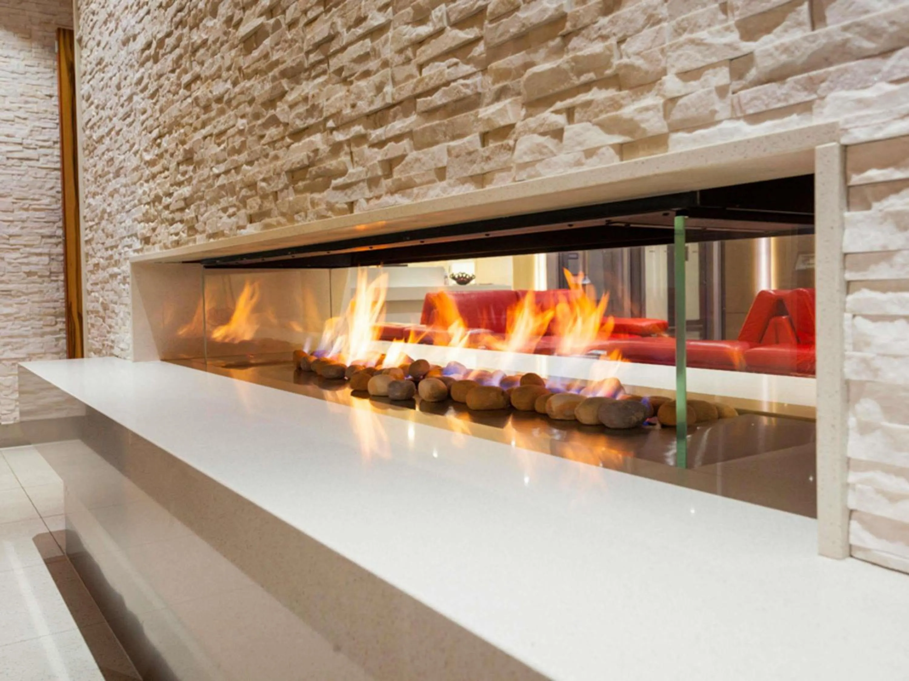 Restaurant/places to eat in Mantra Charles Hotel