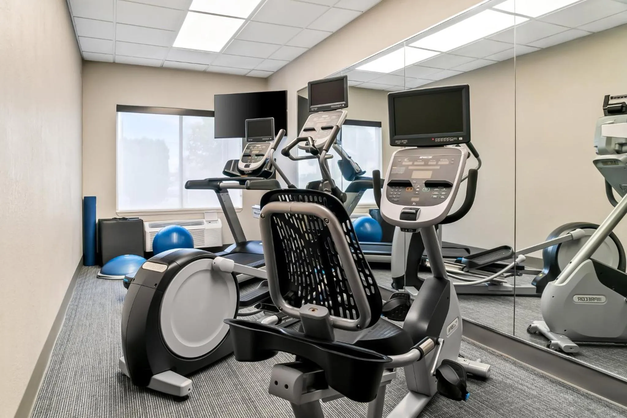 Fitness centre/facilities in Holiday Inn Express Lapeer by IHG