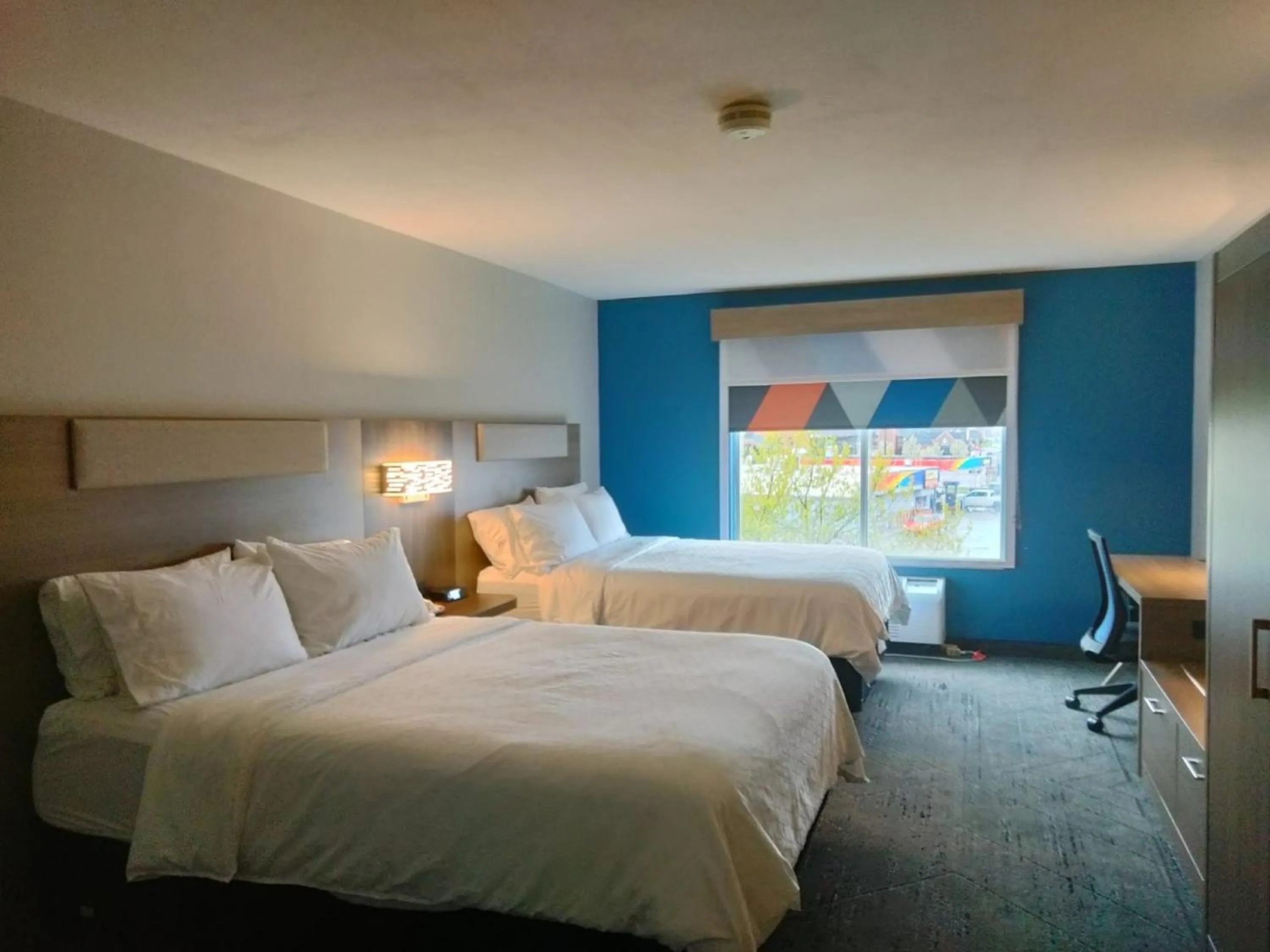 Photo of the whole room, Bed in Holiday Inn Express Lapeer by IHG