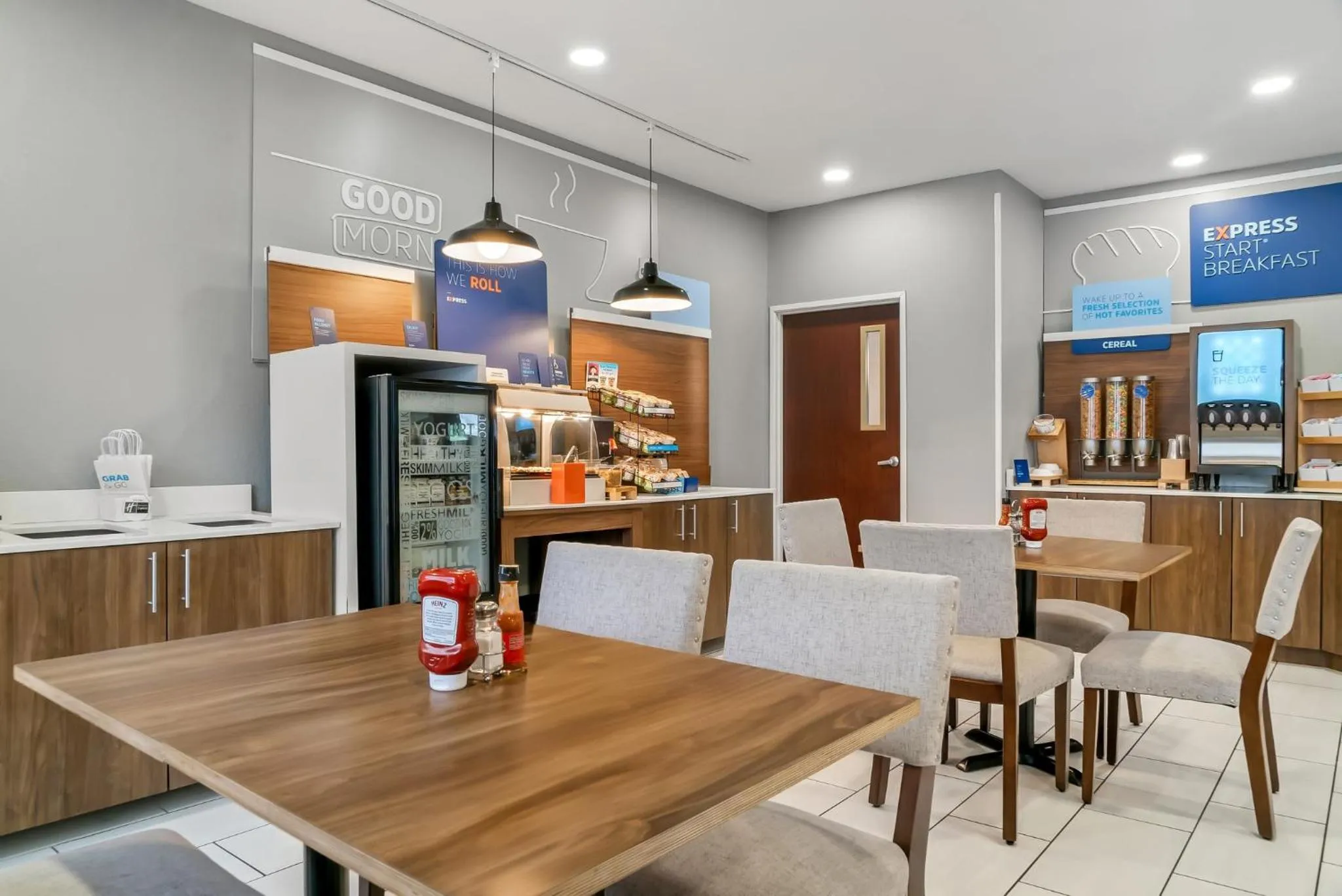 Breakfast in Holiday Inn Express Lapeer by IHG