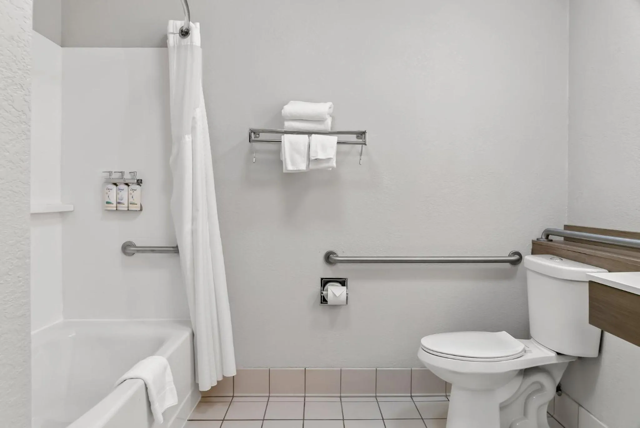 Photo of the whole room in Holiday Inn Express Lapeer by IHG