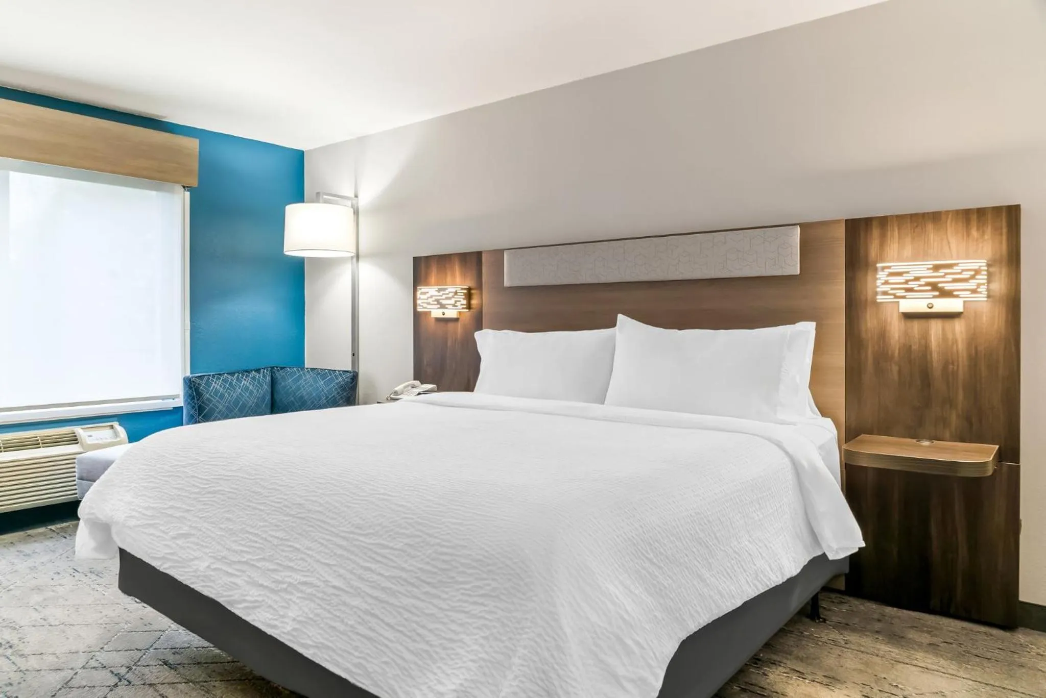 Photo of the whole room, Bed in Holiday Inn Express Lapeer by IHG