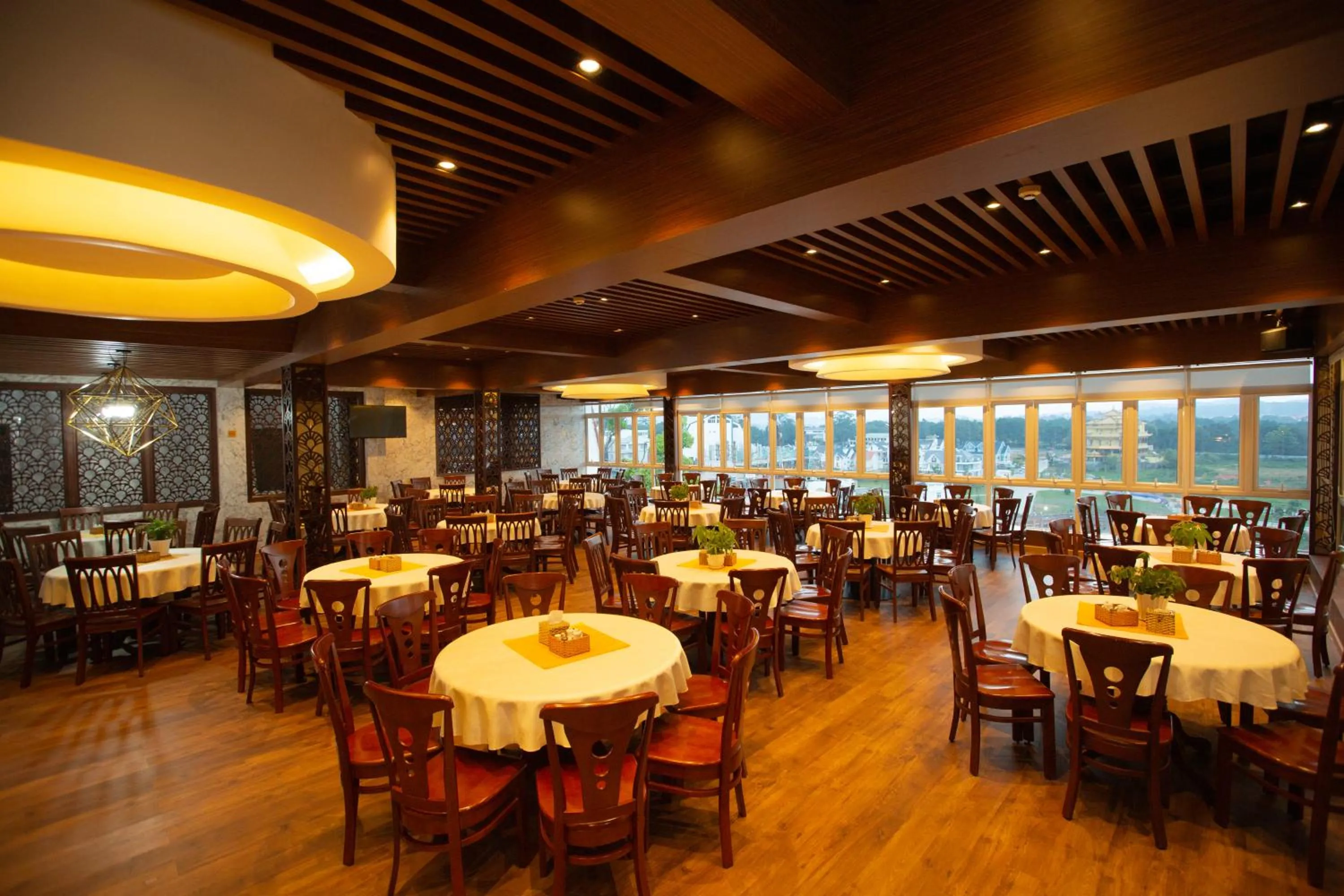 Restaurant/places to eat in Dragon King 1 Hotel