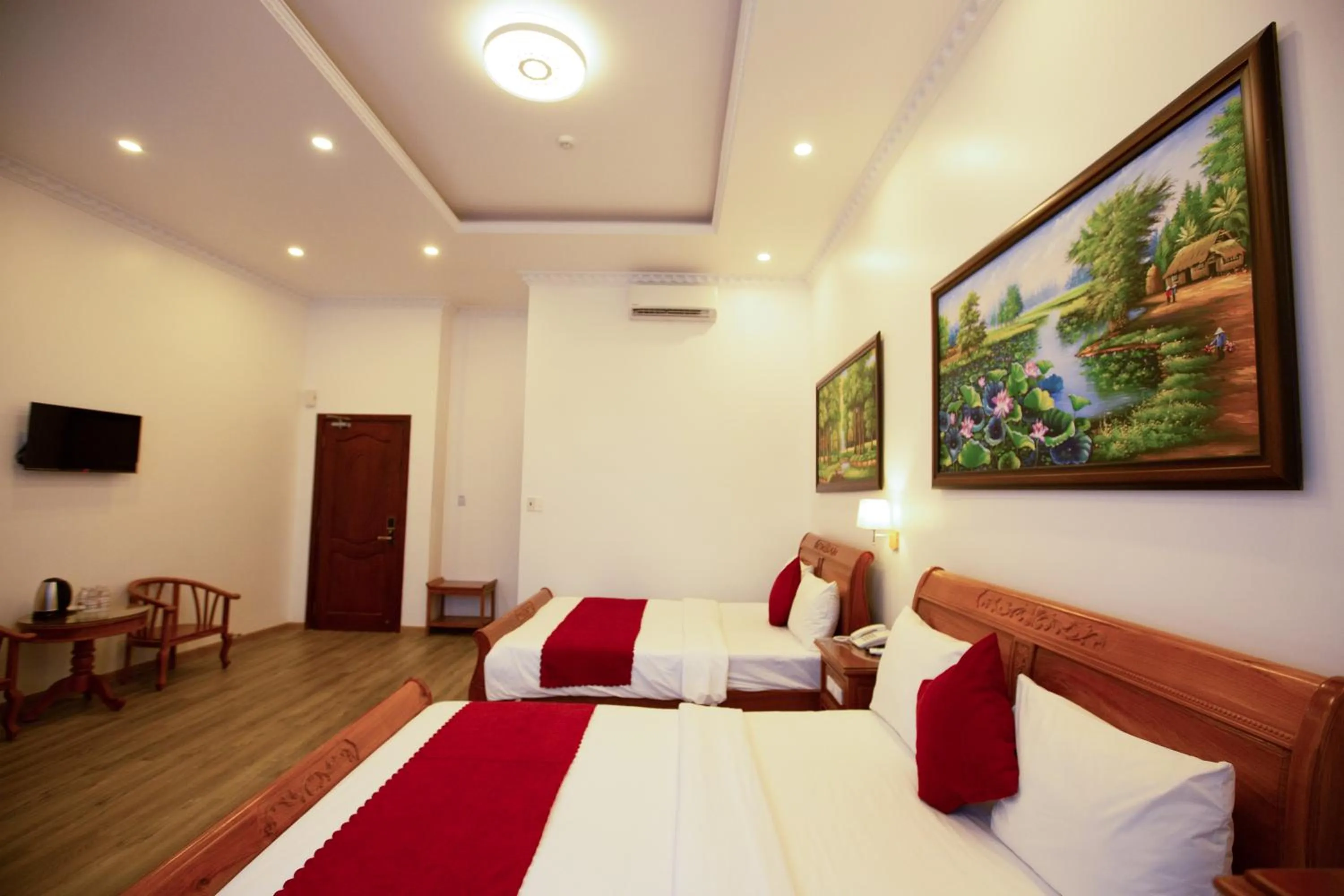 Bedroom, Bed in Dragon King 1 Hotel